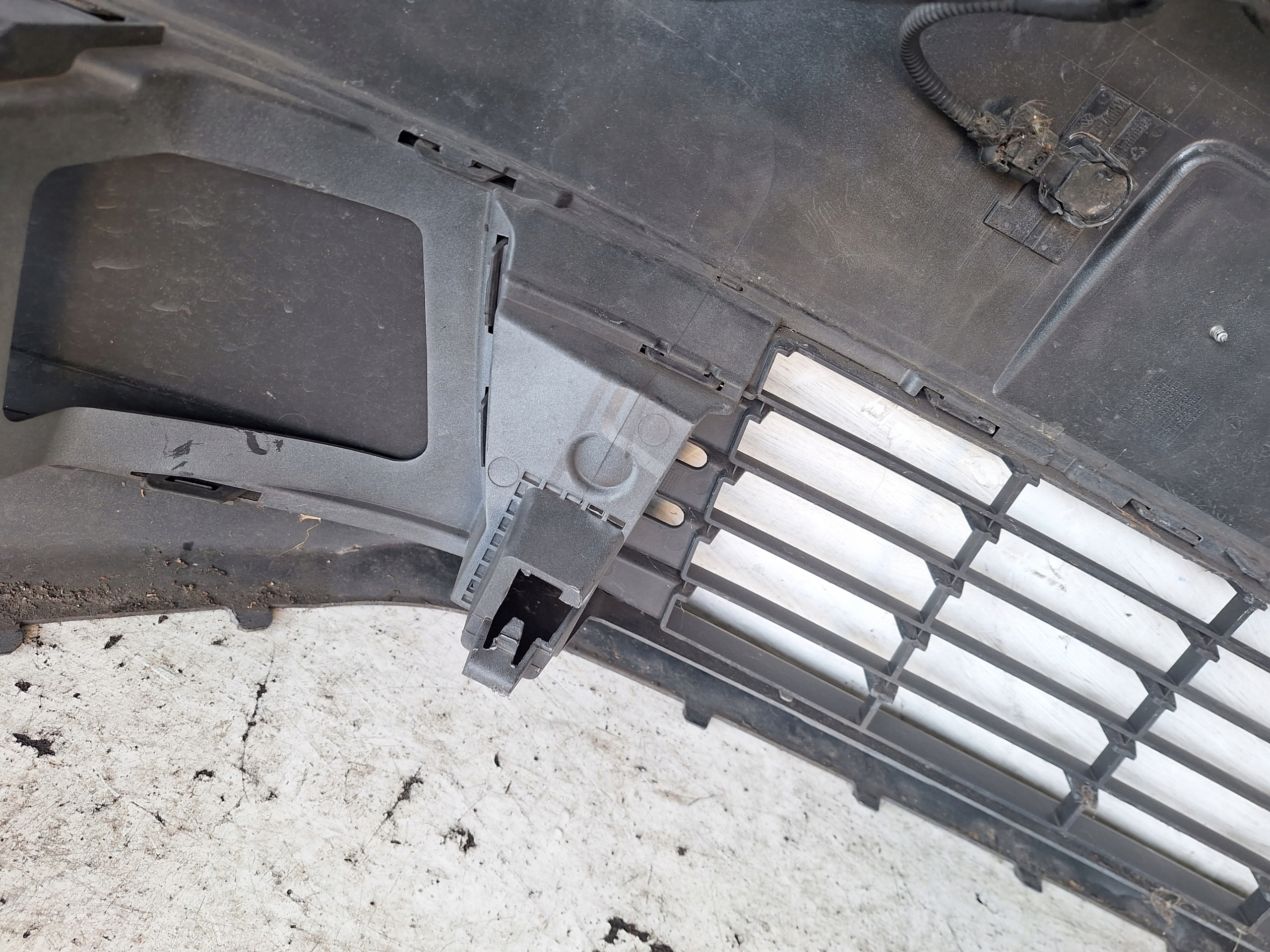 VOLKSWAGEN TOURAN II 11-15 bumper + 6 X PDC