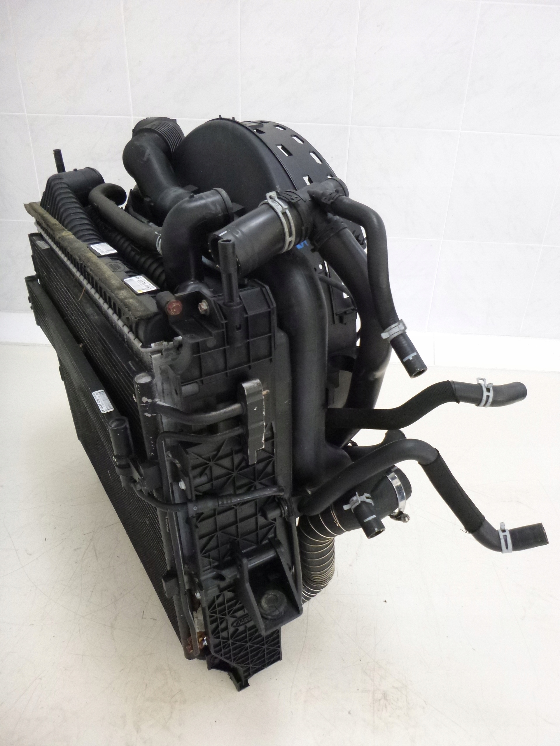 LR DISCOVERY L319 3.0 TDV6 KOMPLET DER KÜHLER
