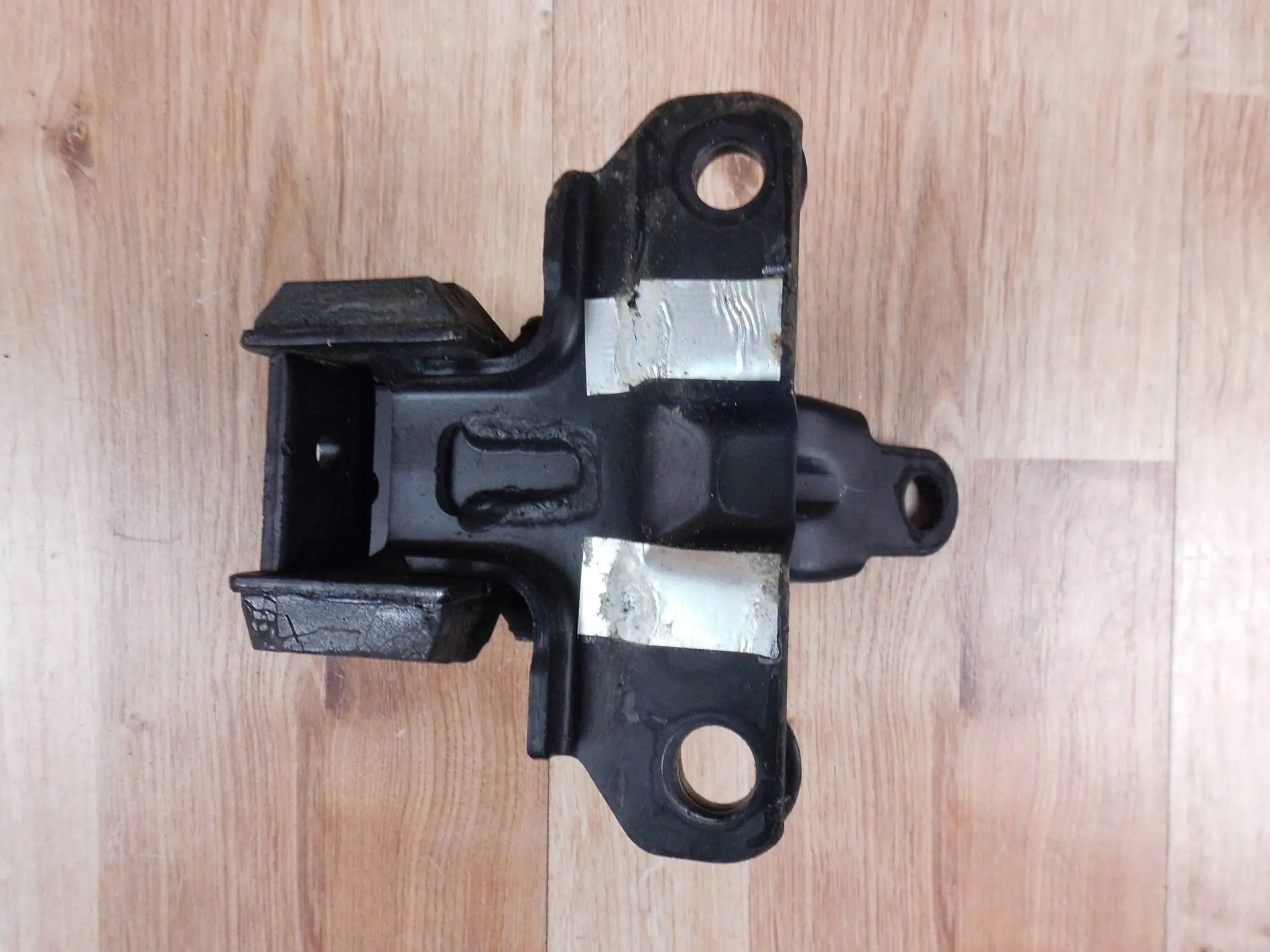 Mazda CX-3 1.5 D holder holder console gearbox mount DB2T39070