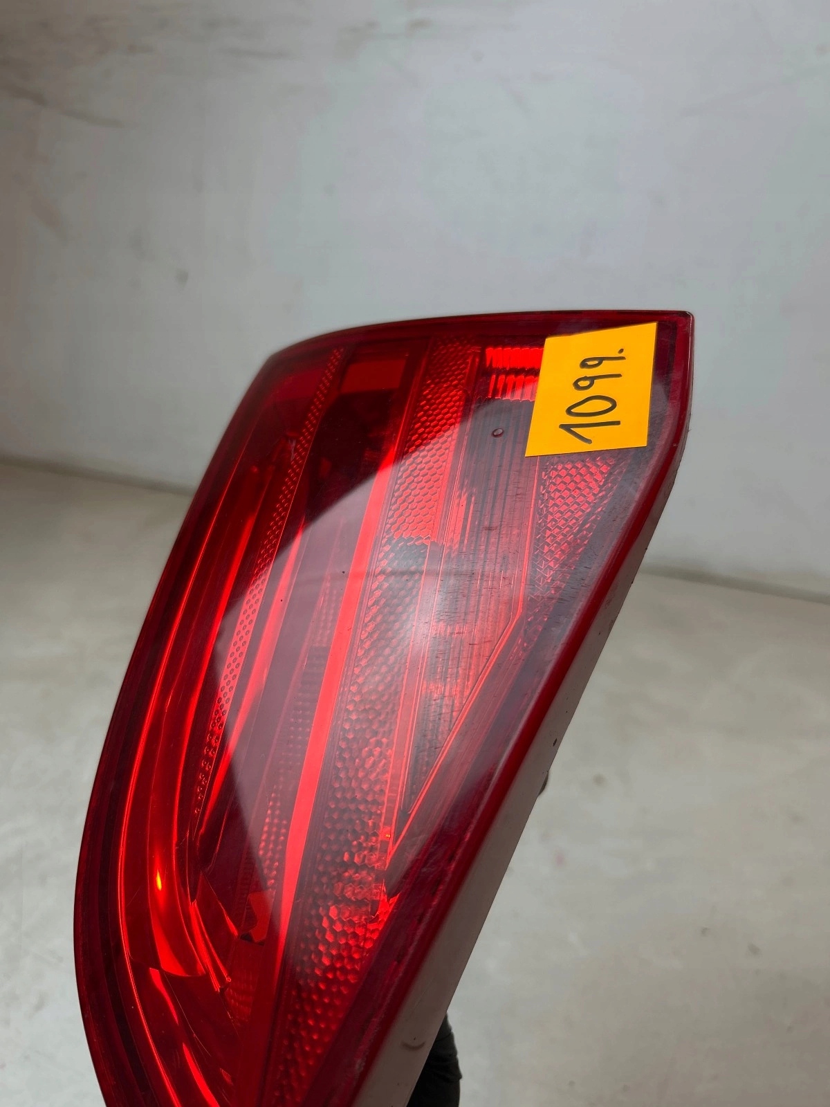 light rear part rear right to the bonnet Audi A4 B8 Kombi