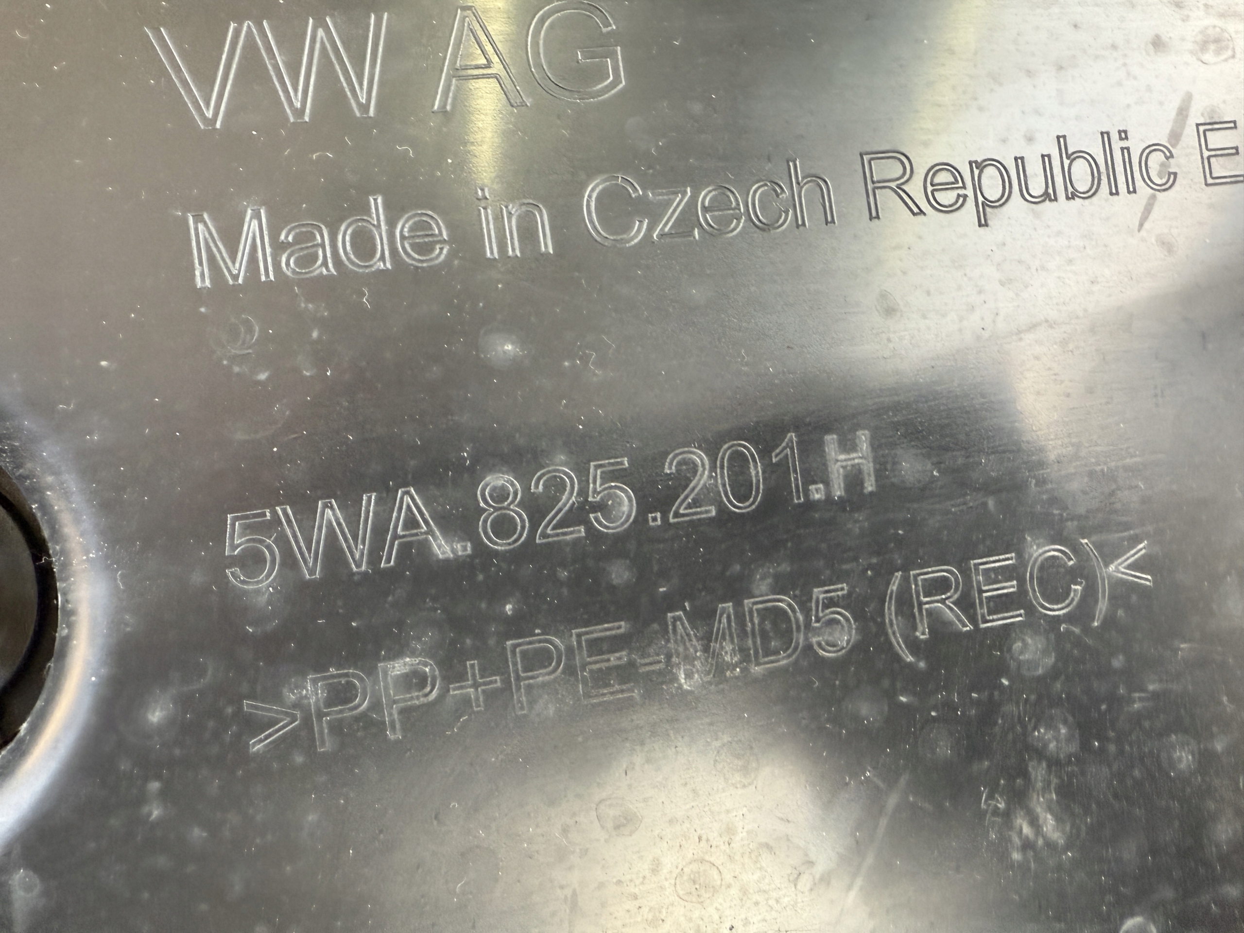 AUDI A3 8Y VW cover chassis left 5WA825201H