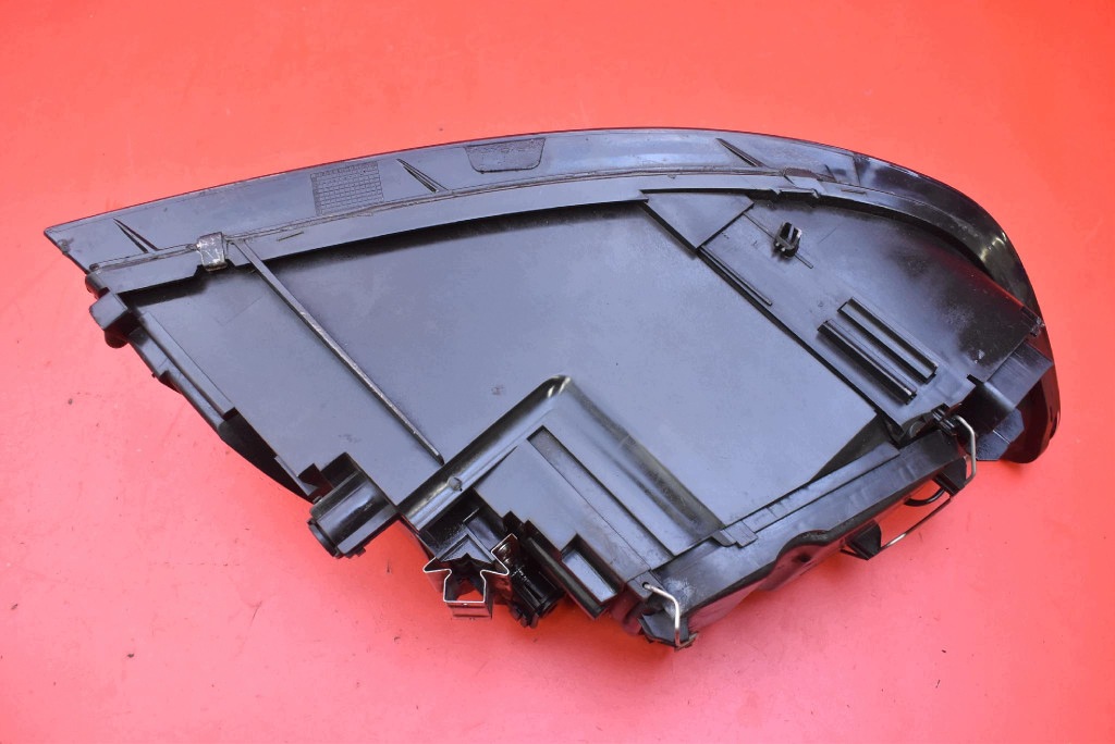 REFLEKTOR left light front lens XENON EU 30698889 VOLVO V50 1 and 03-11