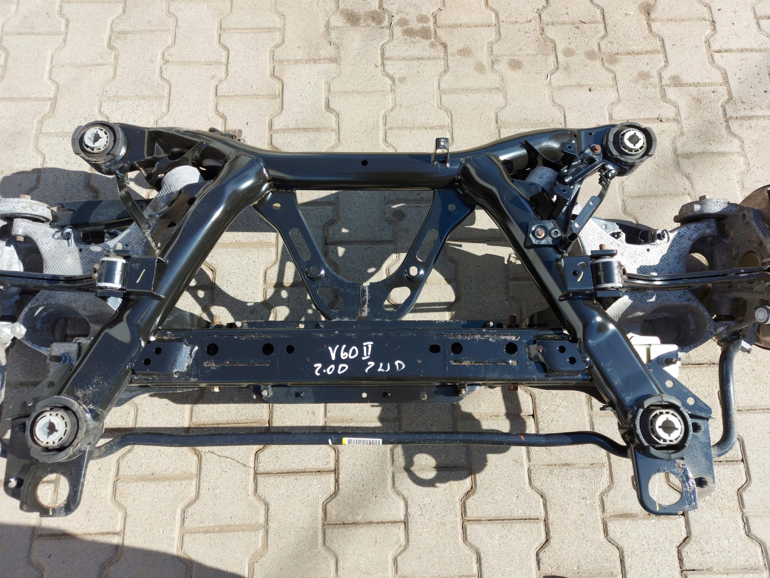 VOLVO V60 II BELKA ZAWIESZENIA OŚ TYŁ