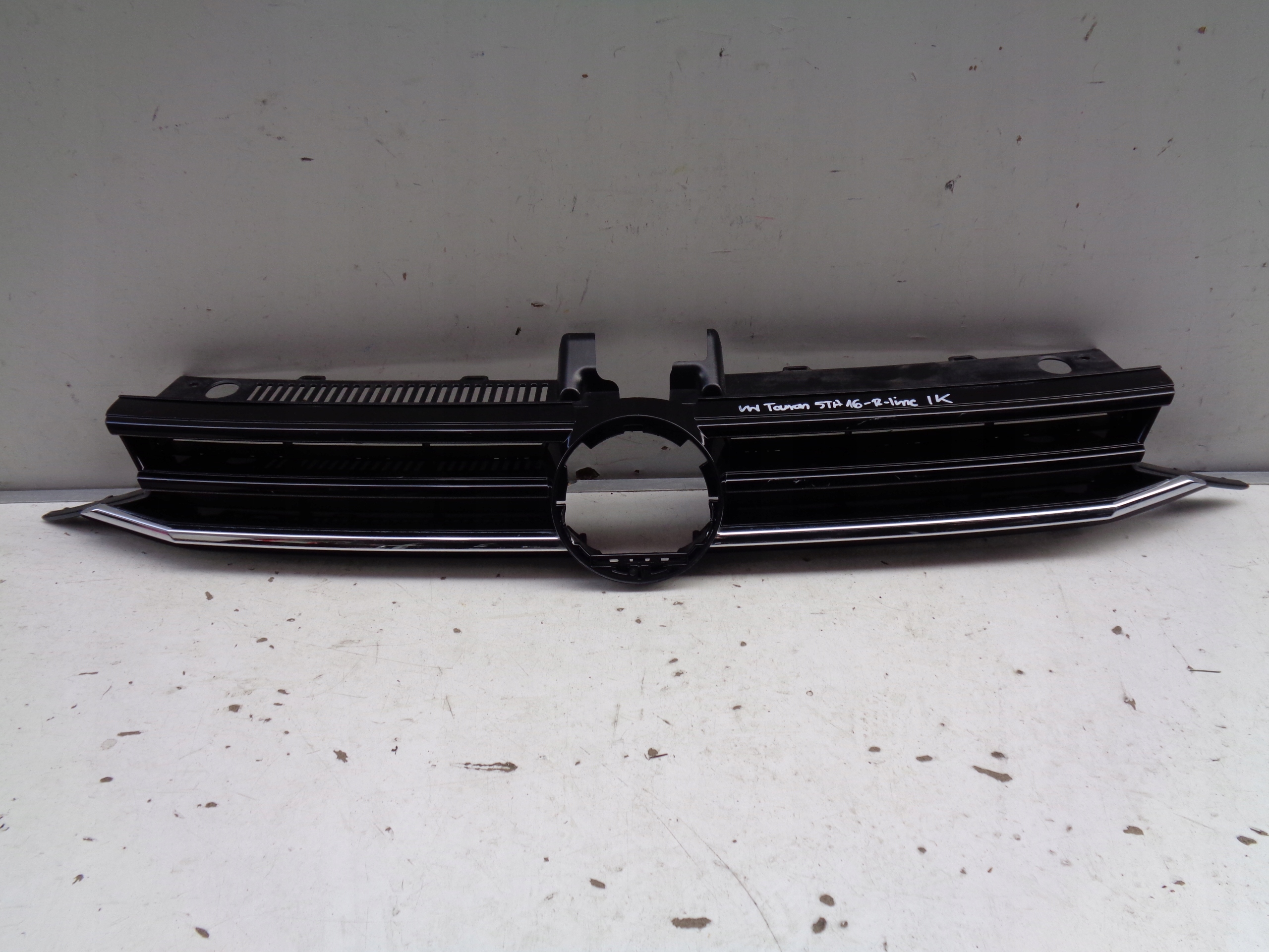 Grille VW TOURAN 5TA 16