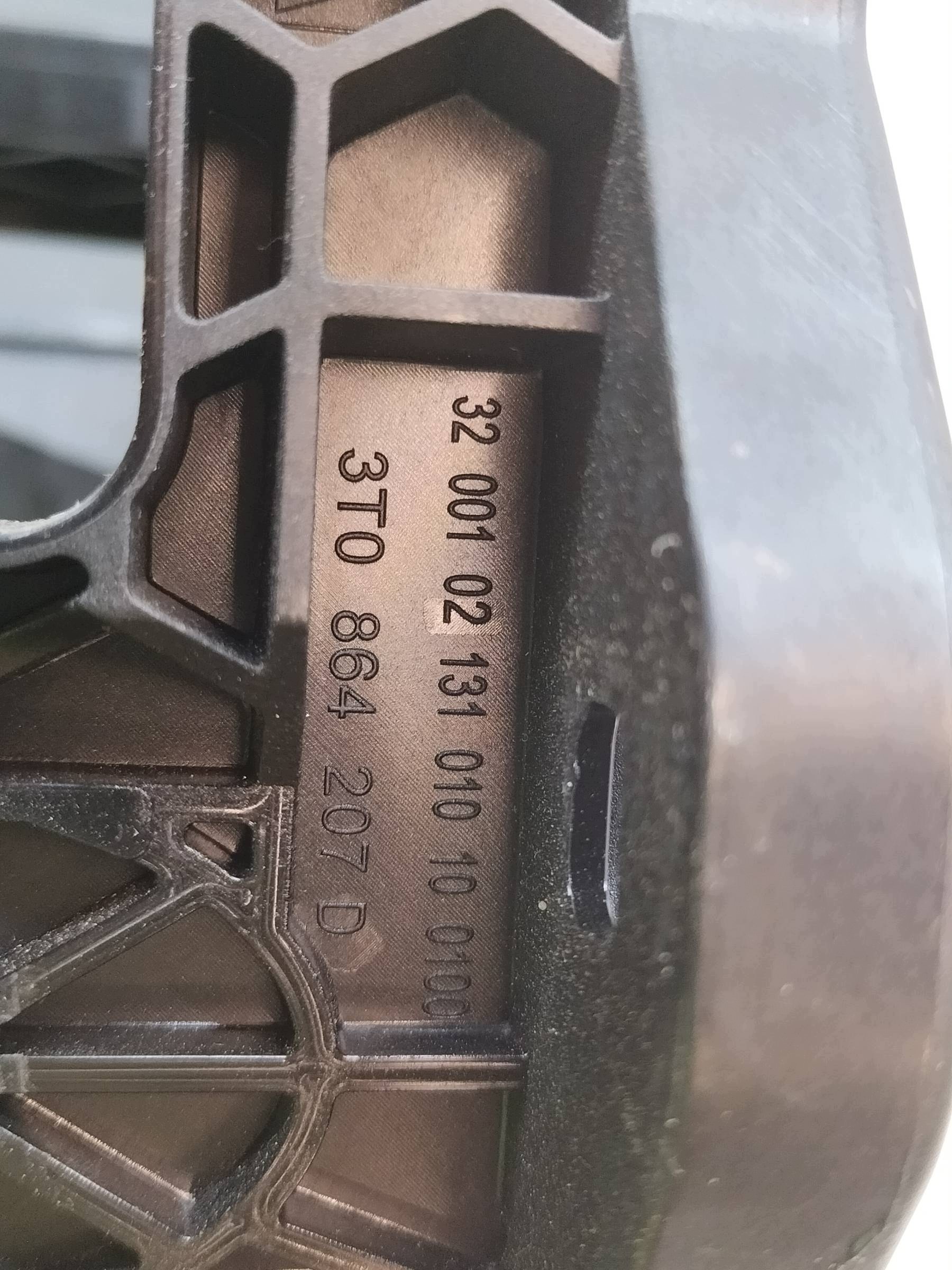 bracciolo tunnel centrale 3T0864207D Skoda Octavia II (2004-2013)