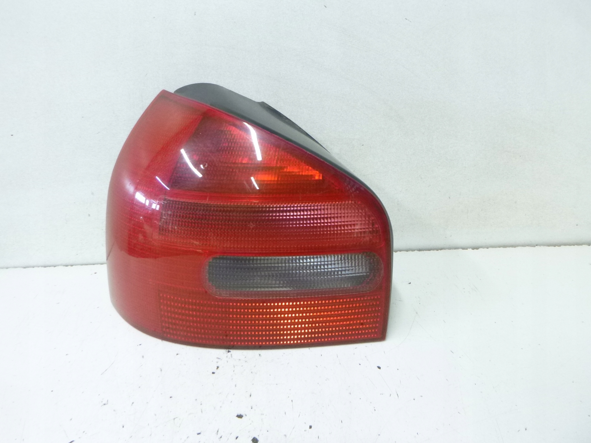 light rear left Audi A3 8L 5d 00r.