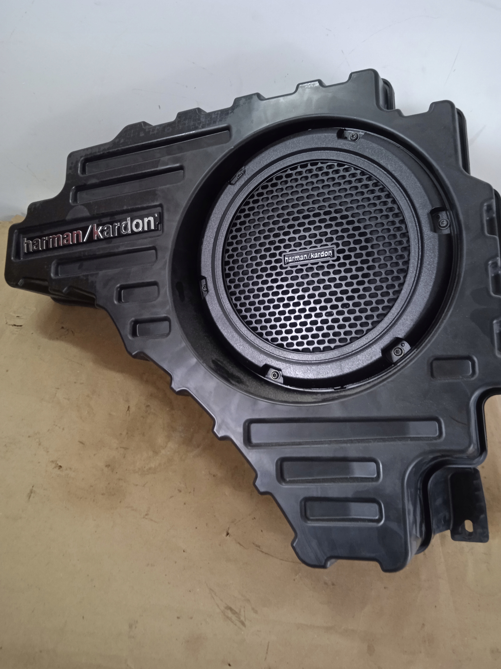 JEEP GRAND CHEROKEE WK2 TUBA SUBWOOFER 08950001901d za 150 zł z pl