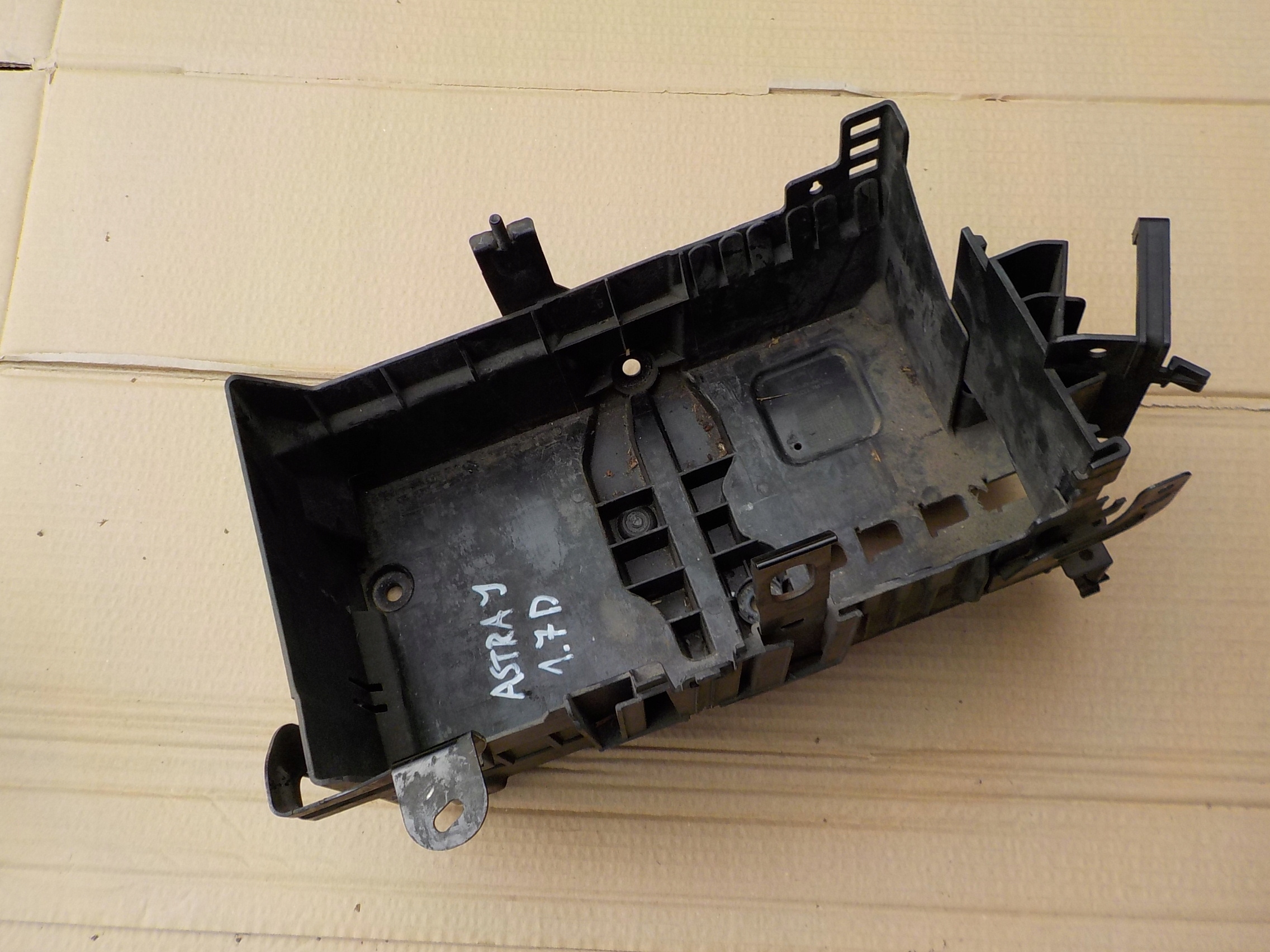 držač akumulatora opel astra J IV 1,7 cdti 13354420
