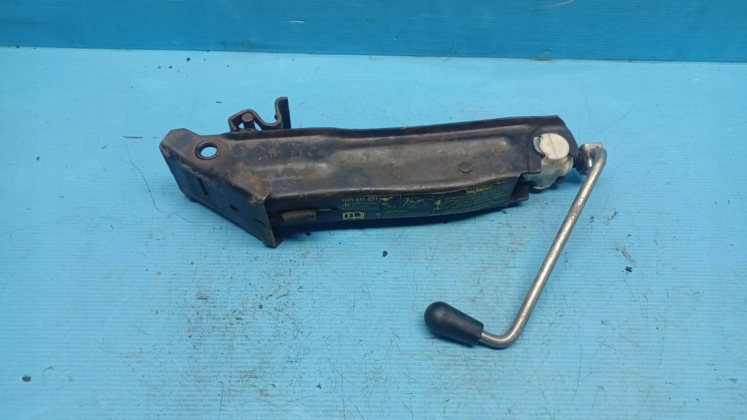 Volkswagen Golf III Lewarek Podnośnik koła