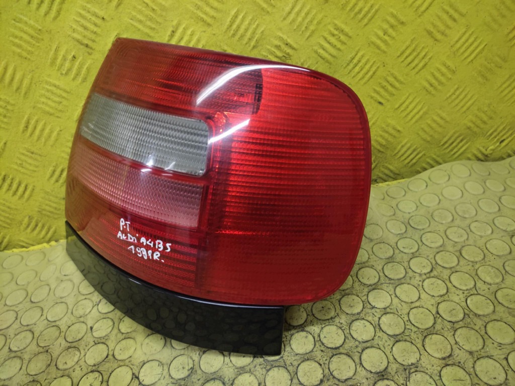 AUDI A4 B5 Licht rechts heck