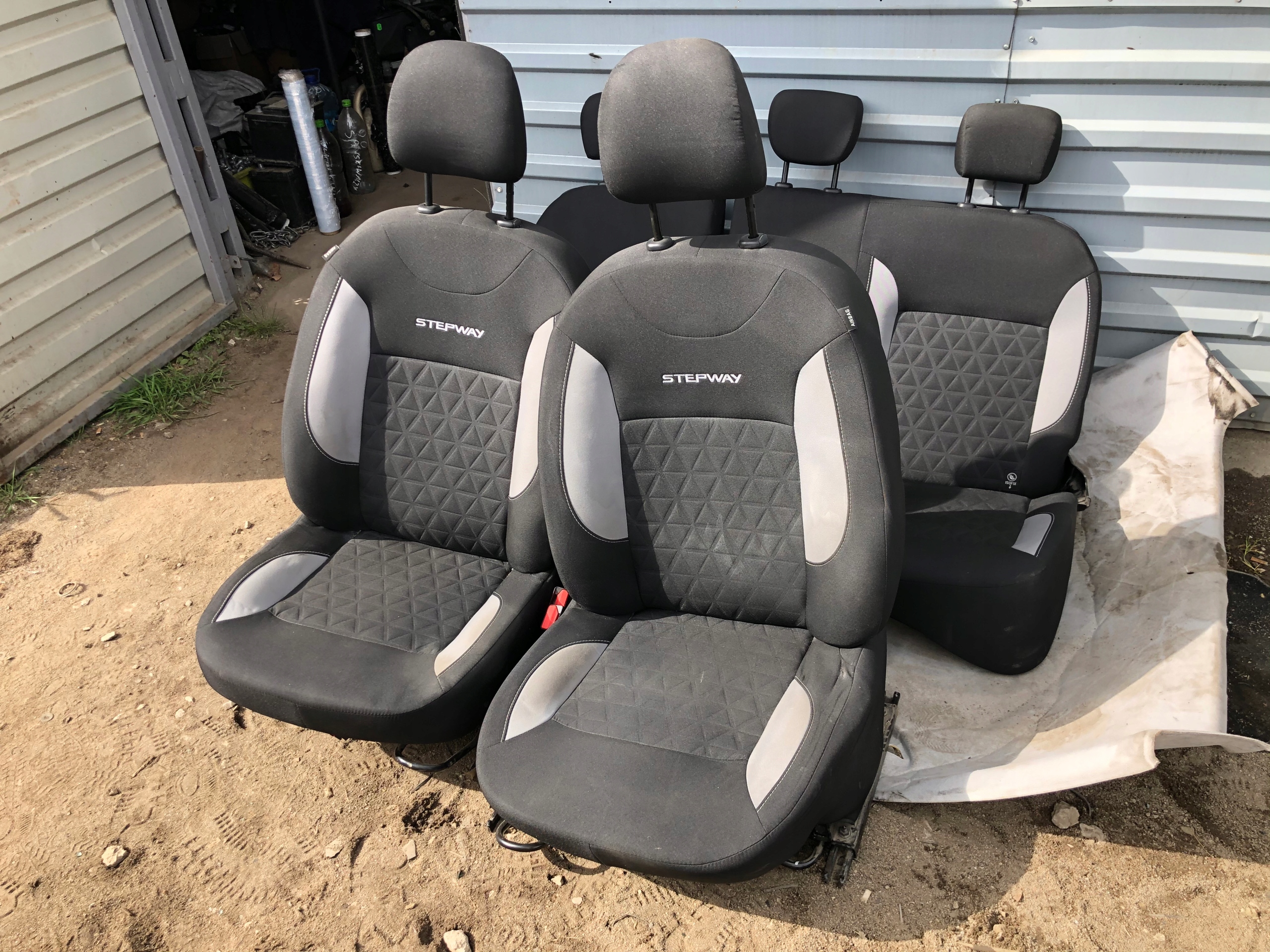 кресла перед диван зад Dacia SANDERO II