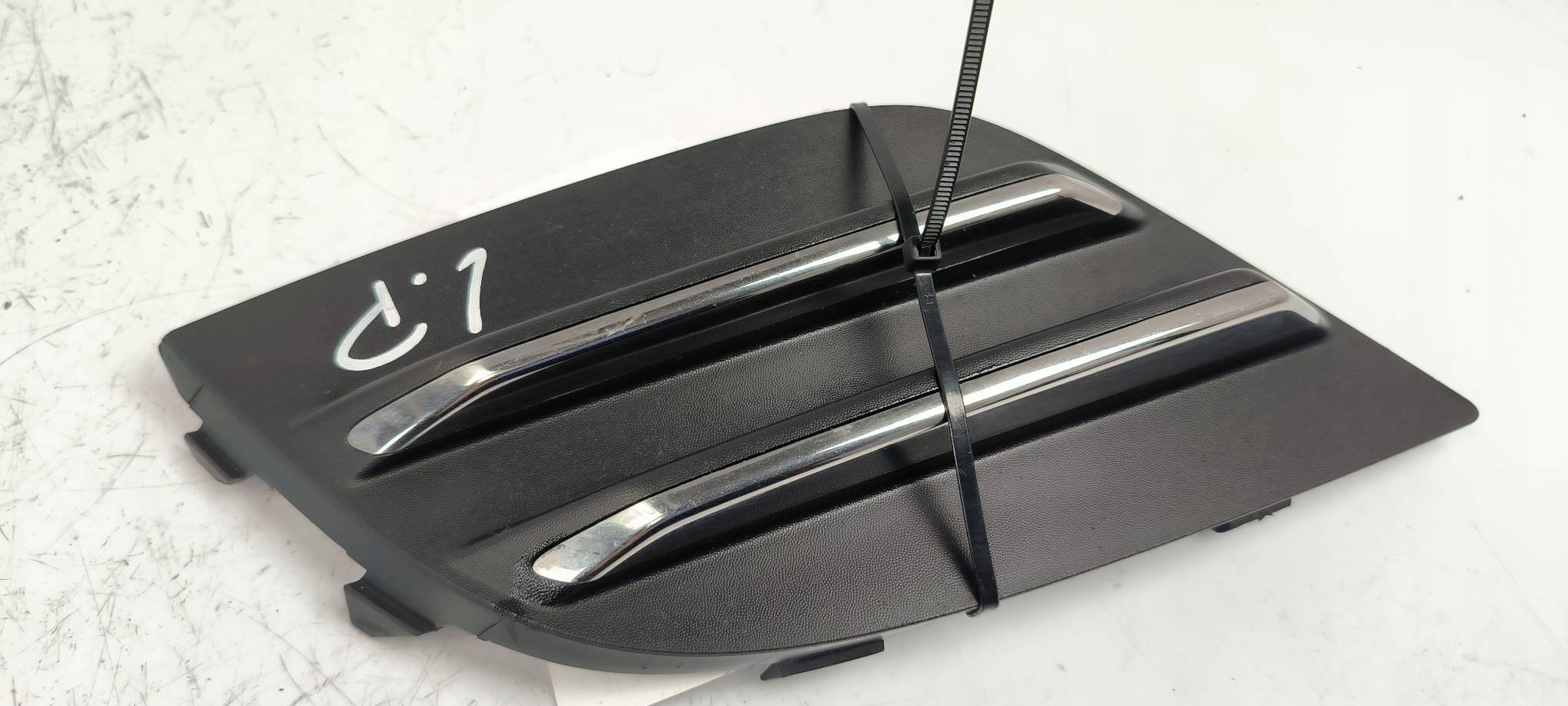 grid of a bumper left front 263369999R RENAULT CLIO IV