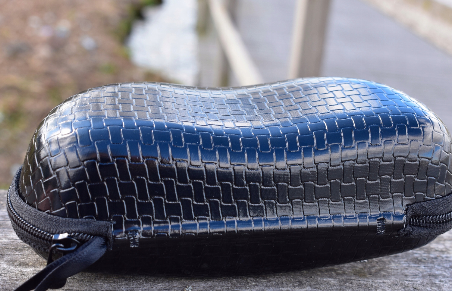 Twarde Etui na OKULARY PRZECIWSŁONECZNE Marka inna