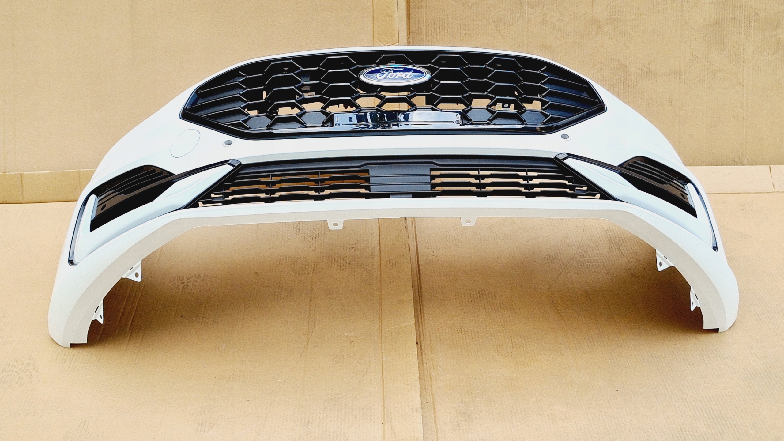 FORD FIESTA MK8 LIFT ST-LINE ZDERZAK PRZÓD 6xPDC za 3299.00PLN z