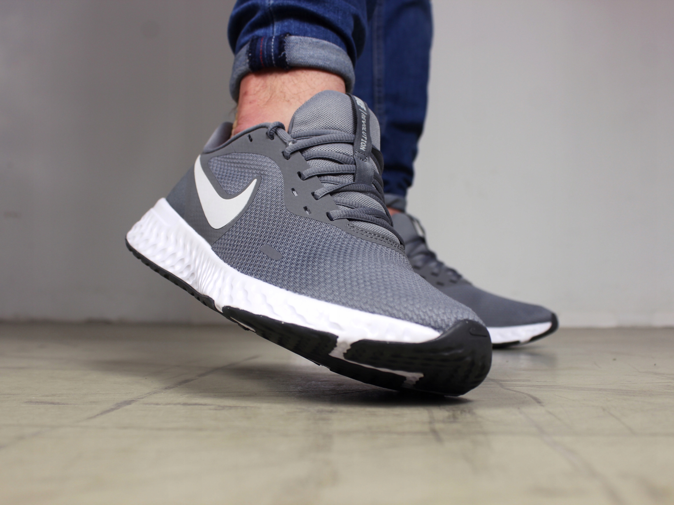 BUTY SPORTOWE NIKE REVOLUTION 5 BQ3204 005 r.40 Rozmiar 40