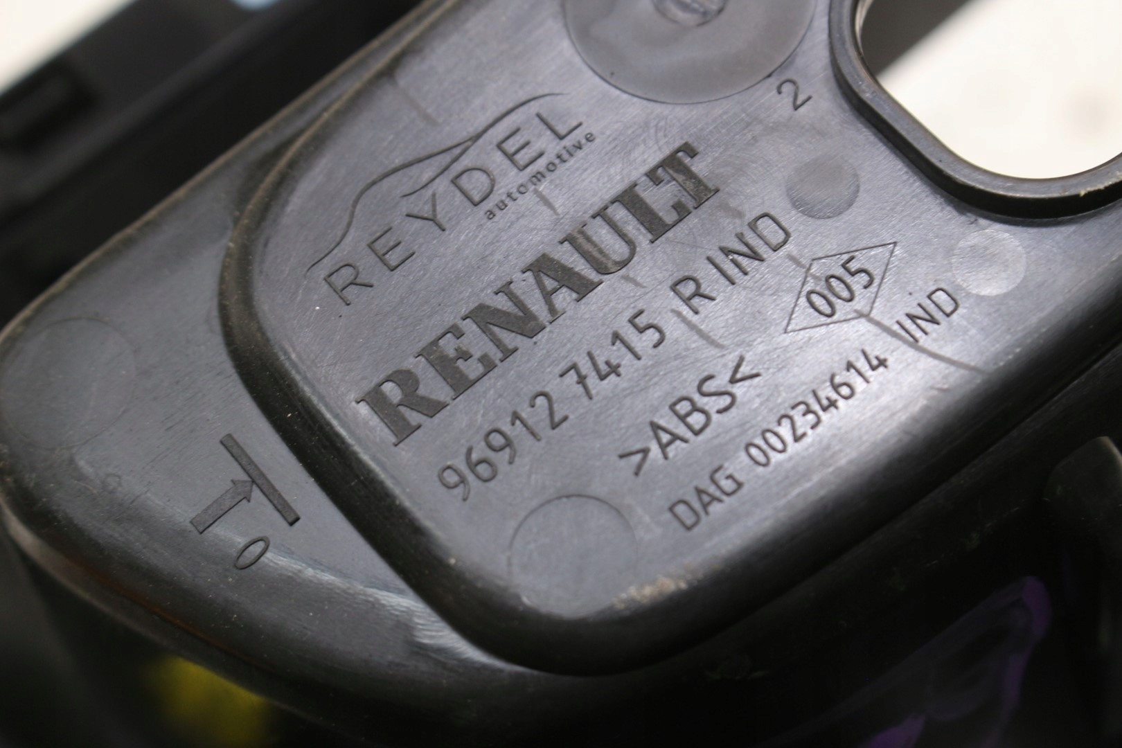 тунель середина usb renault TWINGO III