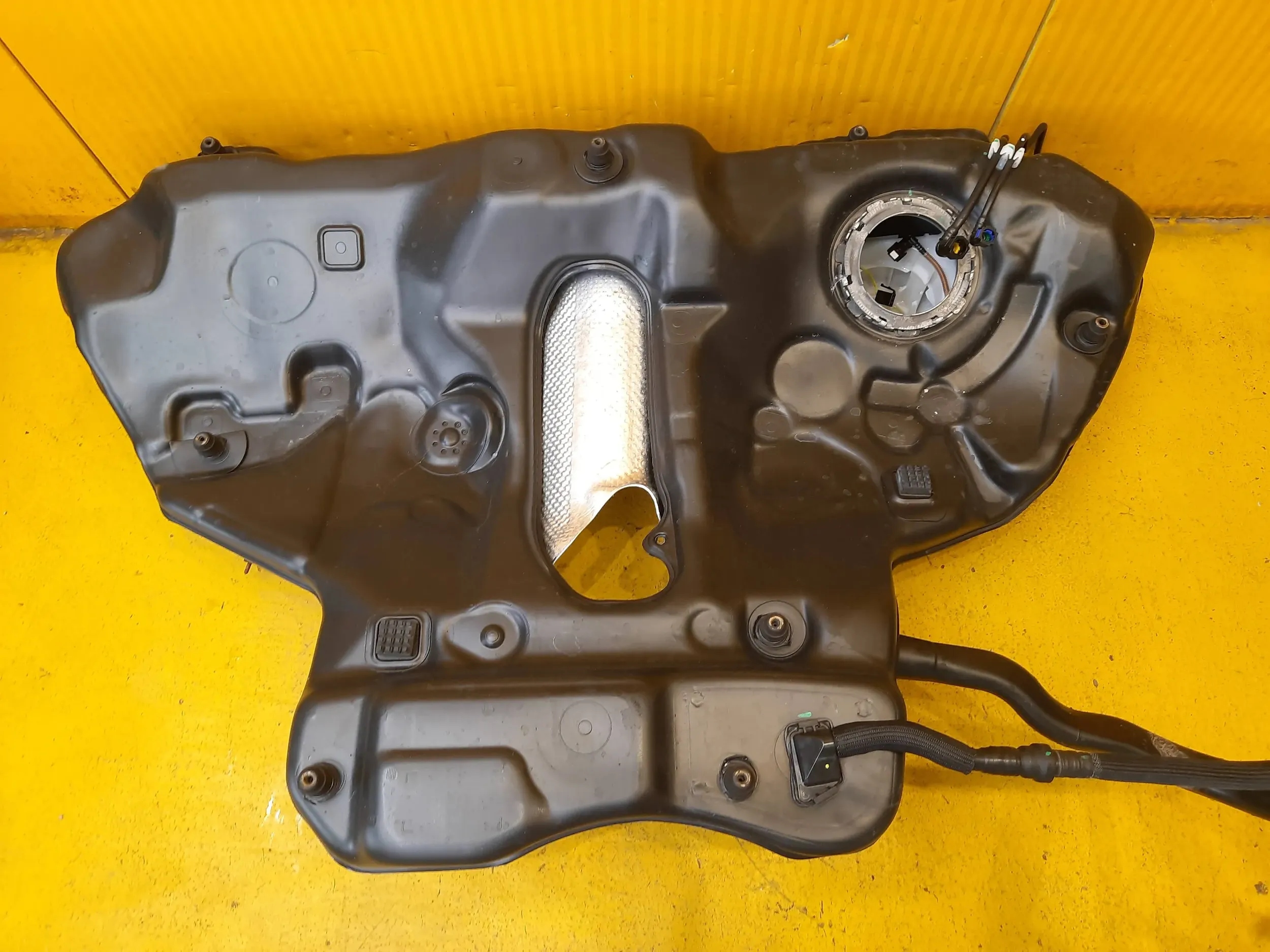 Audi A6 C8 4K 3.0 TDI tank 4K020101