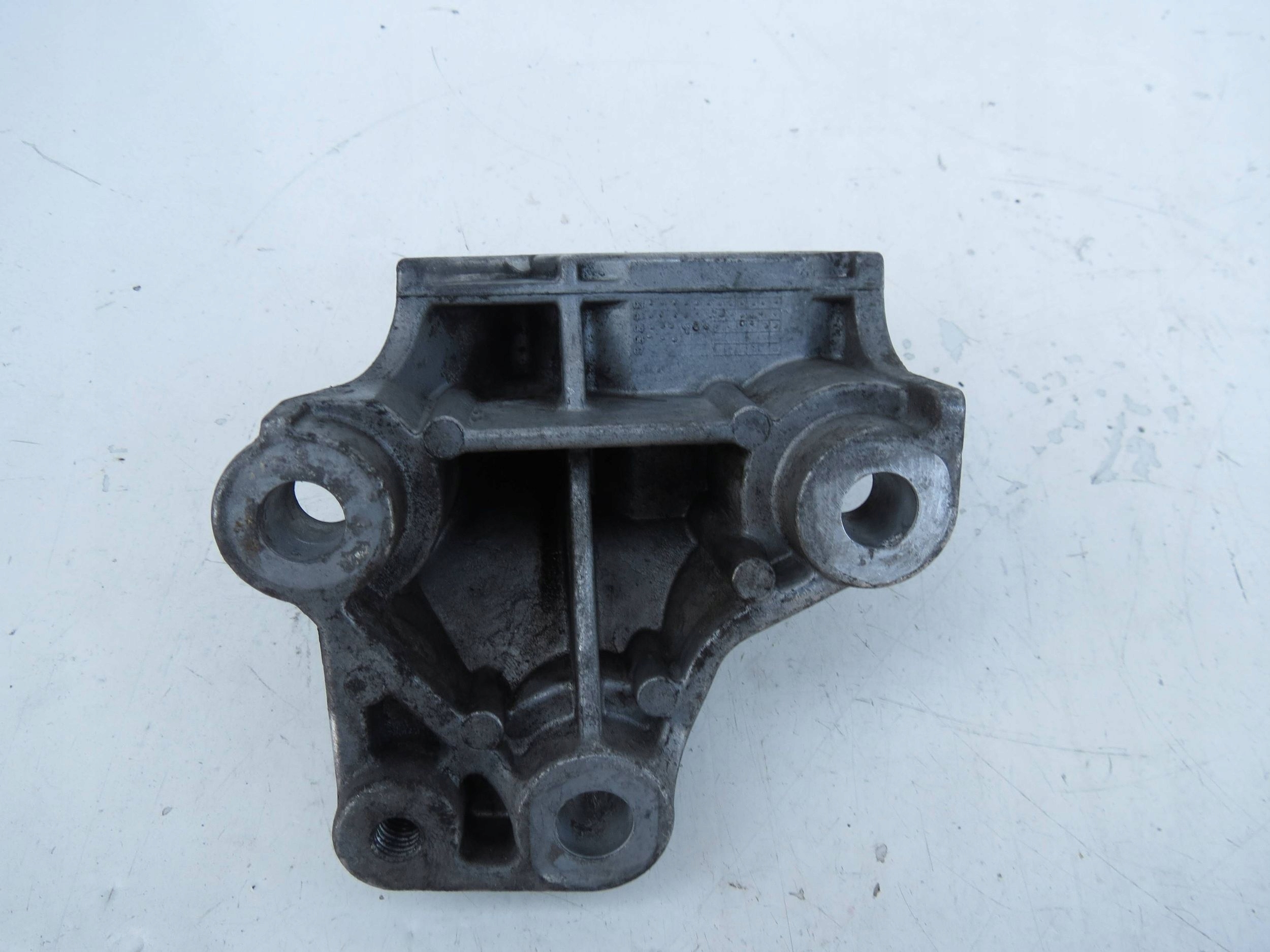 engine mount left VOLVO XC70 II CROSS AWD 2.4D 185KM 2000-2007r 30741567