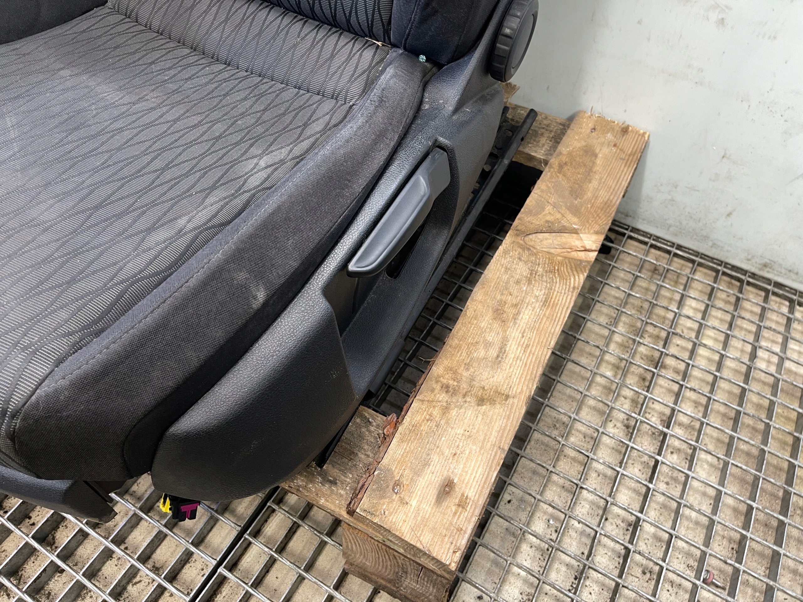 seat left front front driver´s SEAT LEON III 5F KOMBI MATERIAL heated