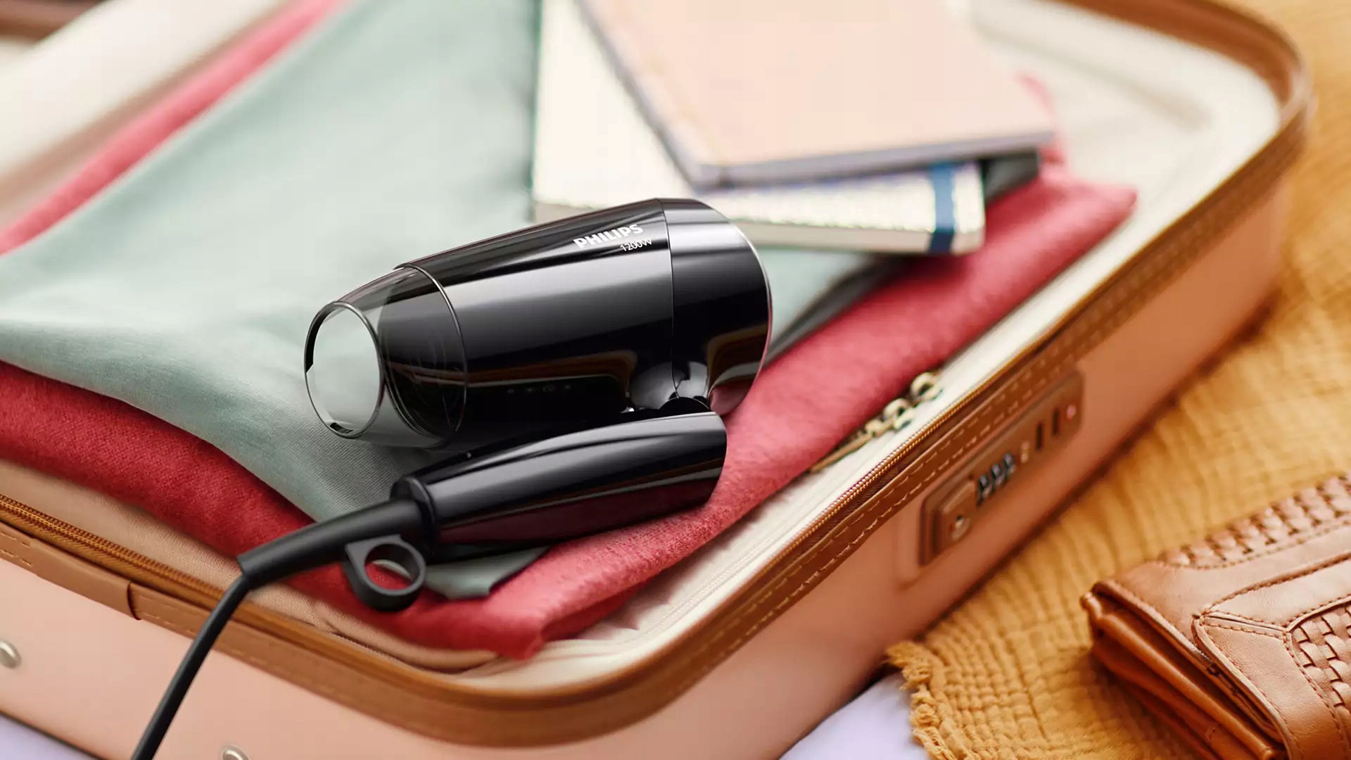 MOCNA SUSZARKA DO WŁOSÓW TURYSTYCZNA SKŁADANA PHILIPS ESSENTIAL 1200W Moc 1200 W