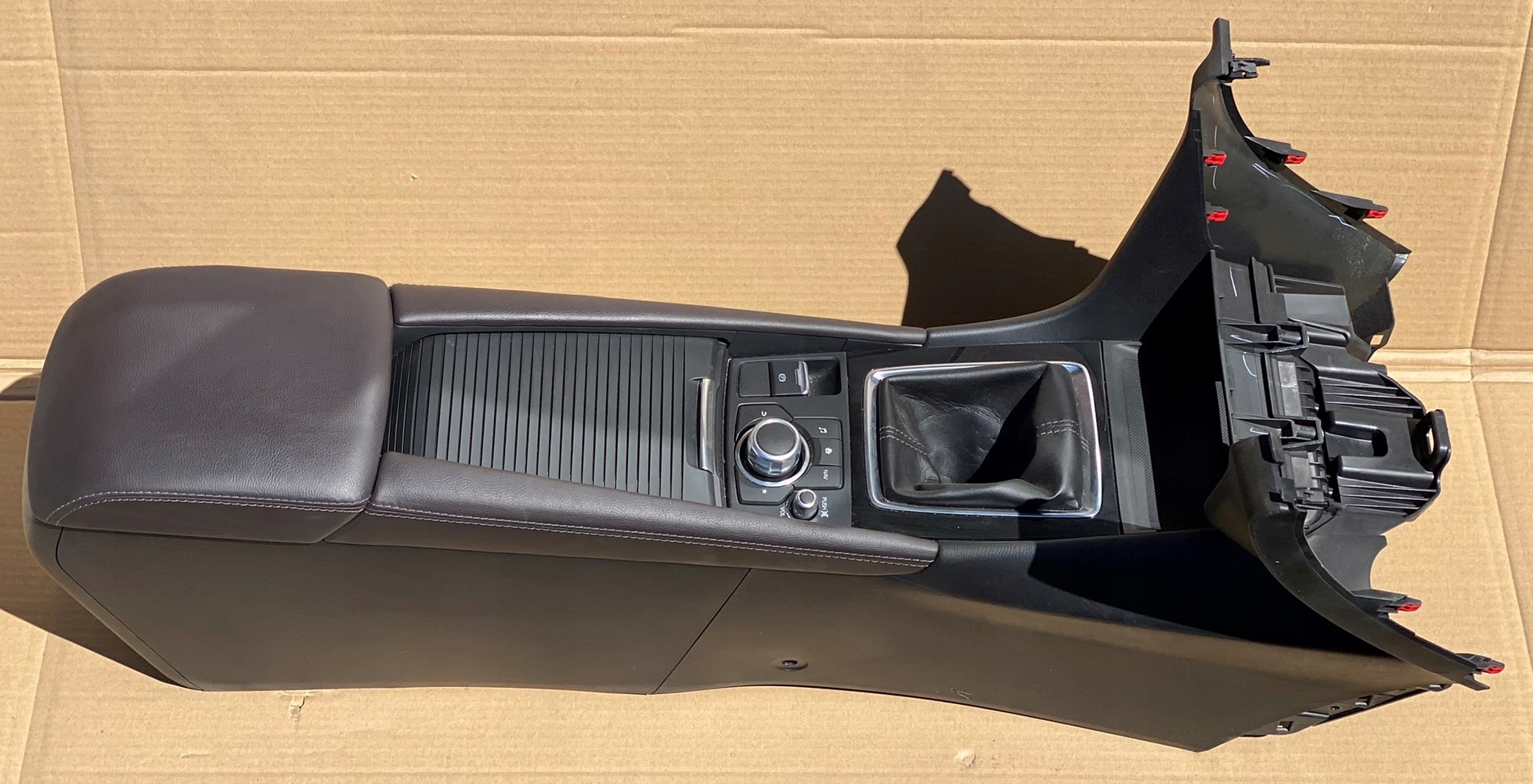 Mazda 3 BM lift tunel podłokietnik Numer katalogowy części tunel mazda