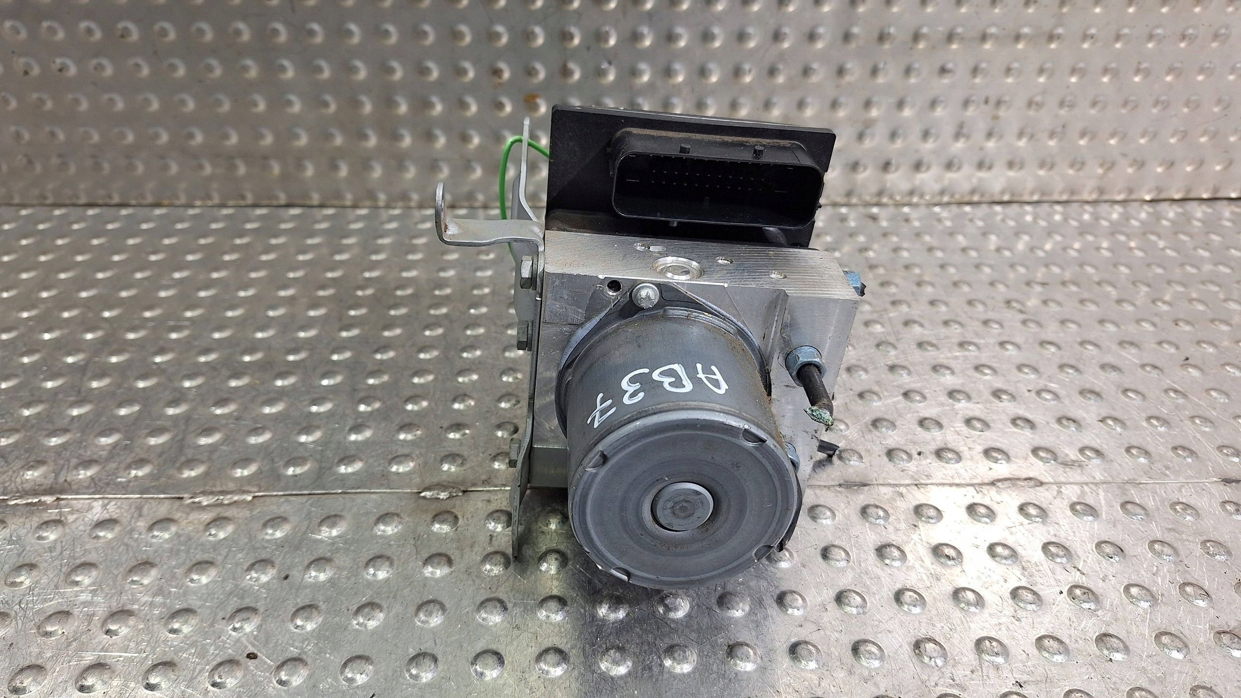 pump control unit ABS 6850226 6850230 BMW X1 E84