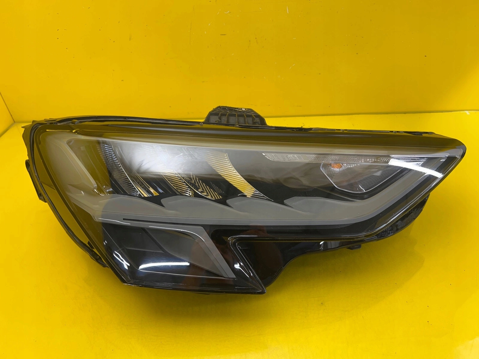 light right Audi A3 8Y 8Y0941012 Full Led