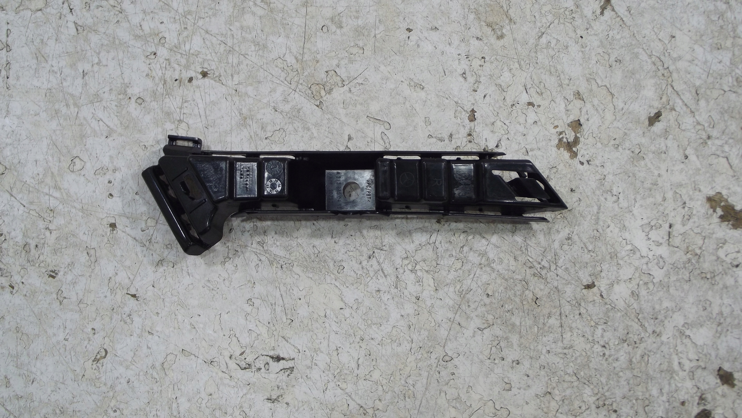 Mercedes E Klasa W213 bumper bracket right rear part A2138850465
