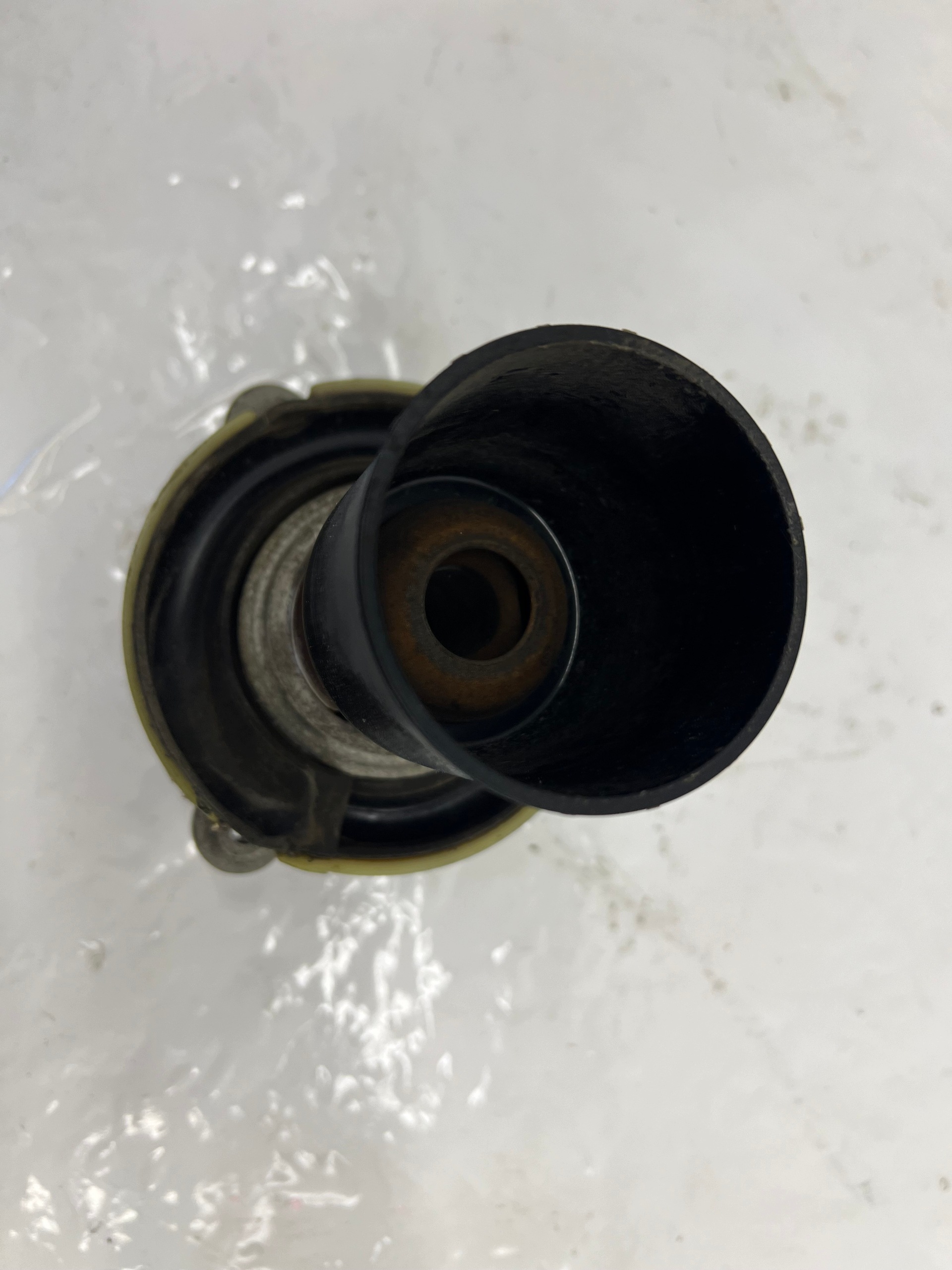 holder upper of a shock absorber right front A4 B9 A5 8W0413333A