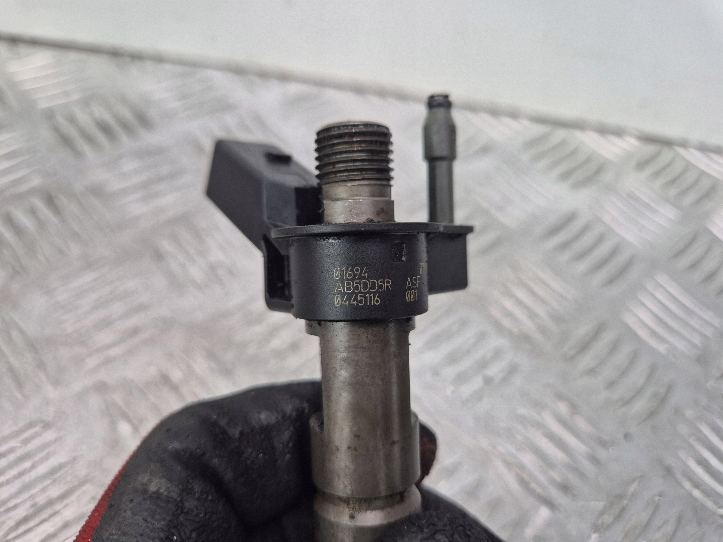 BMW 5 E60 E61 520d injector 7797877 N47D20A