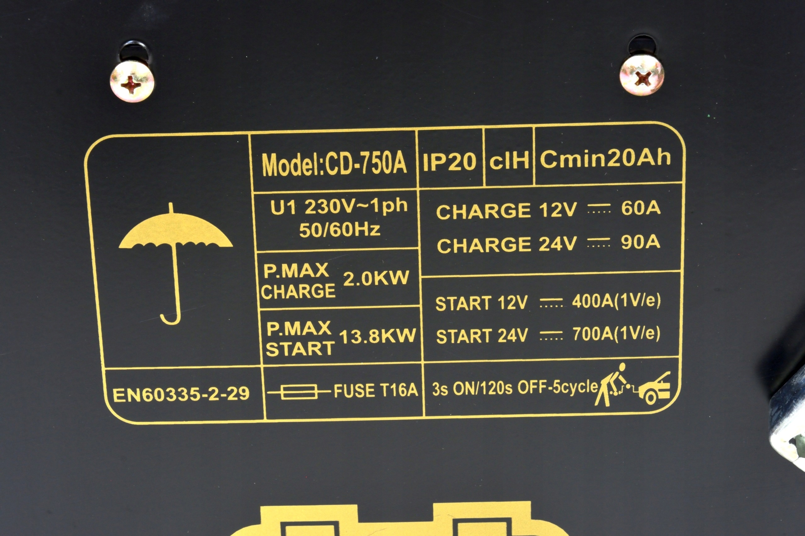 PROSTOWNIK Z ROZRUCHEM 12 24V 400 700A Maximum amperage 90 A