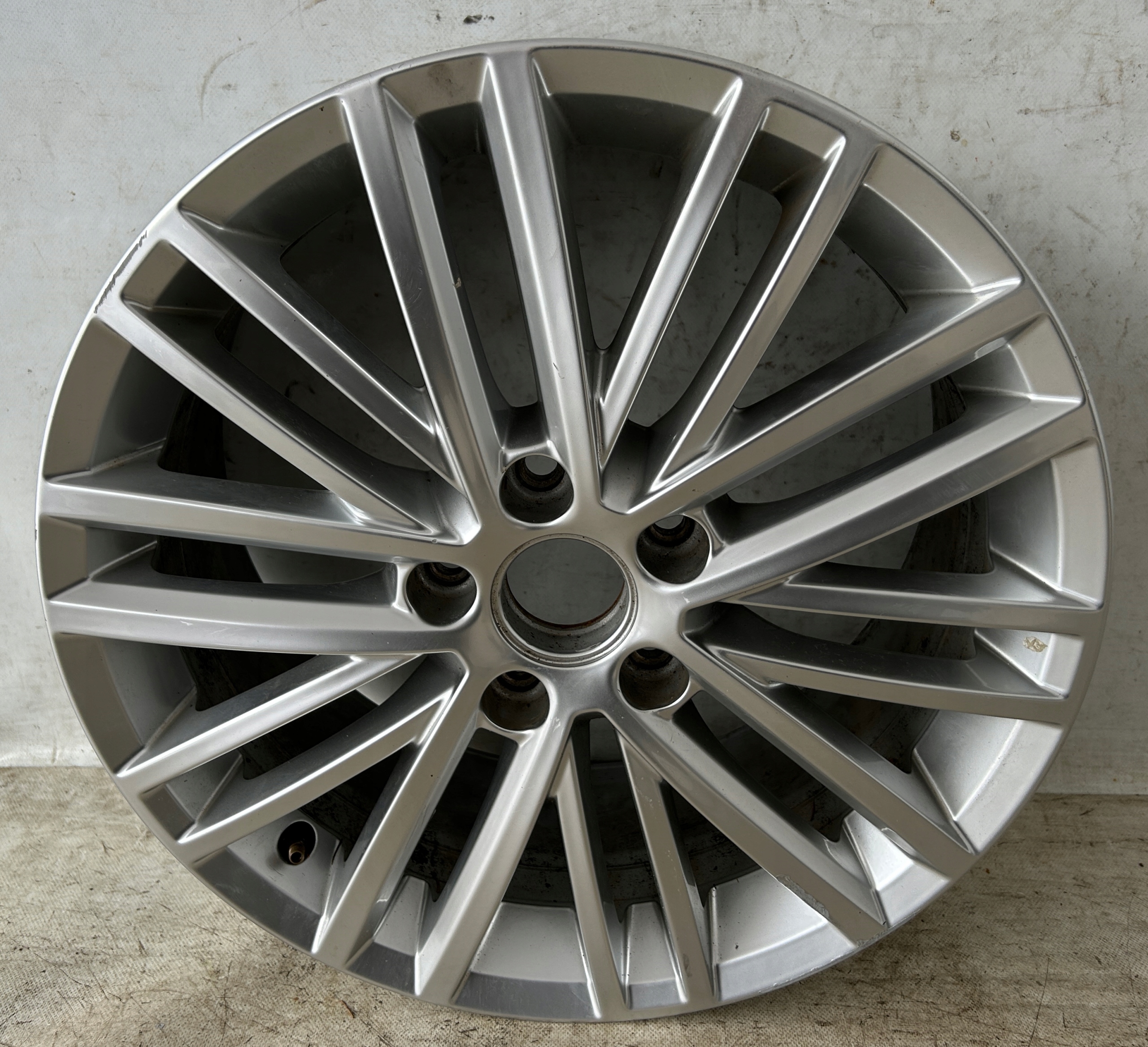 disk 17\ 7J ET54 VW GOLF VI CABRIO 5K7601025A