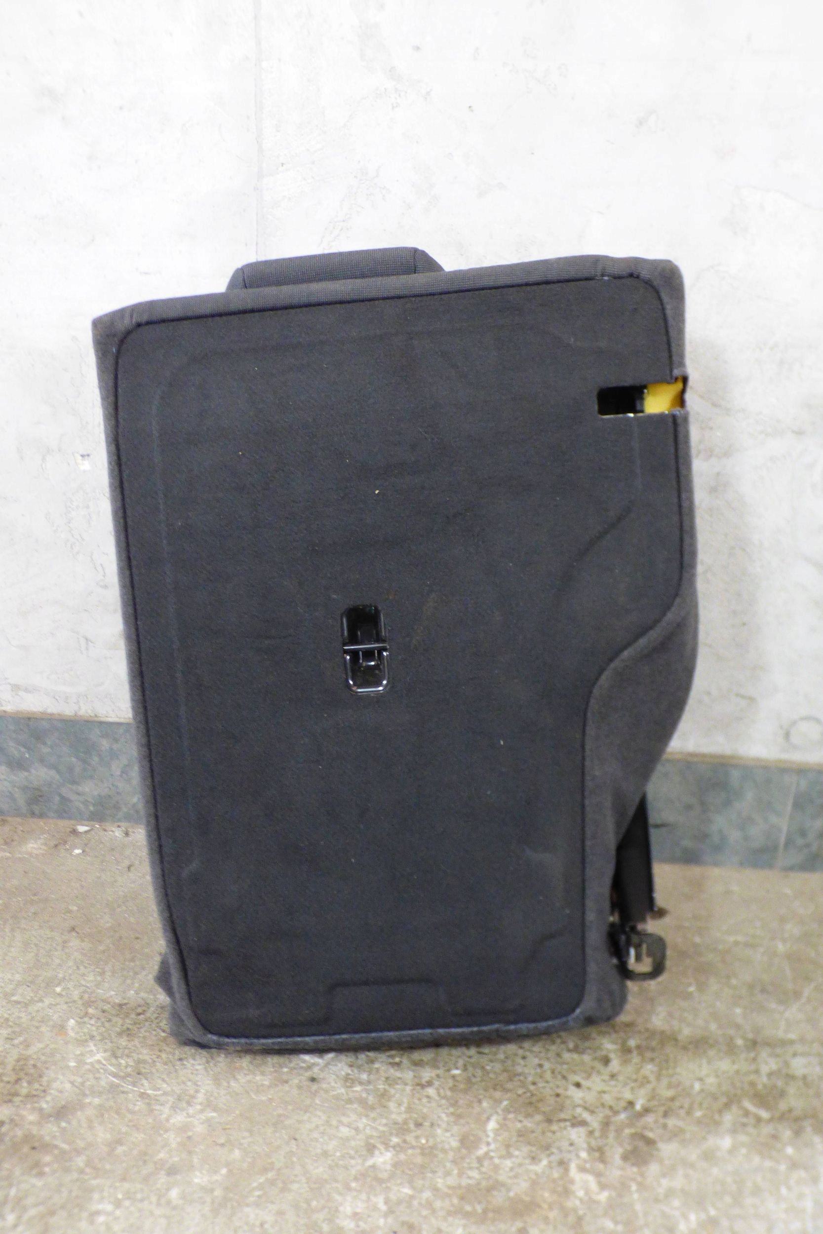 Ford Fiesta MK7 Sitz Gurten zapinki heck komplet