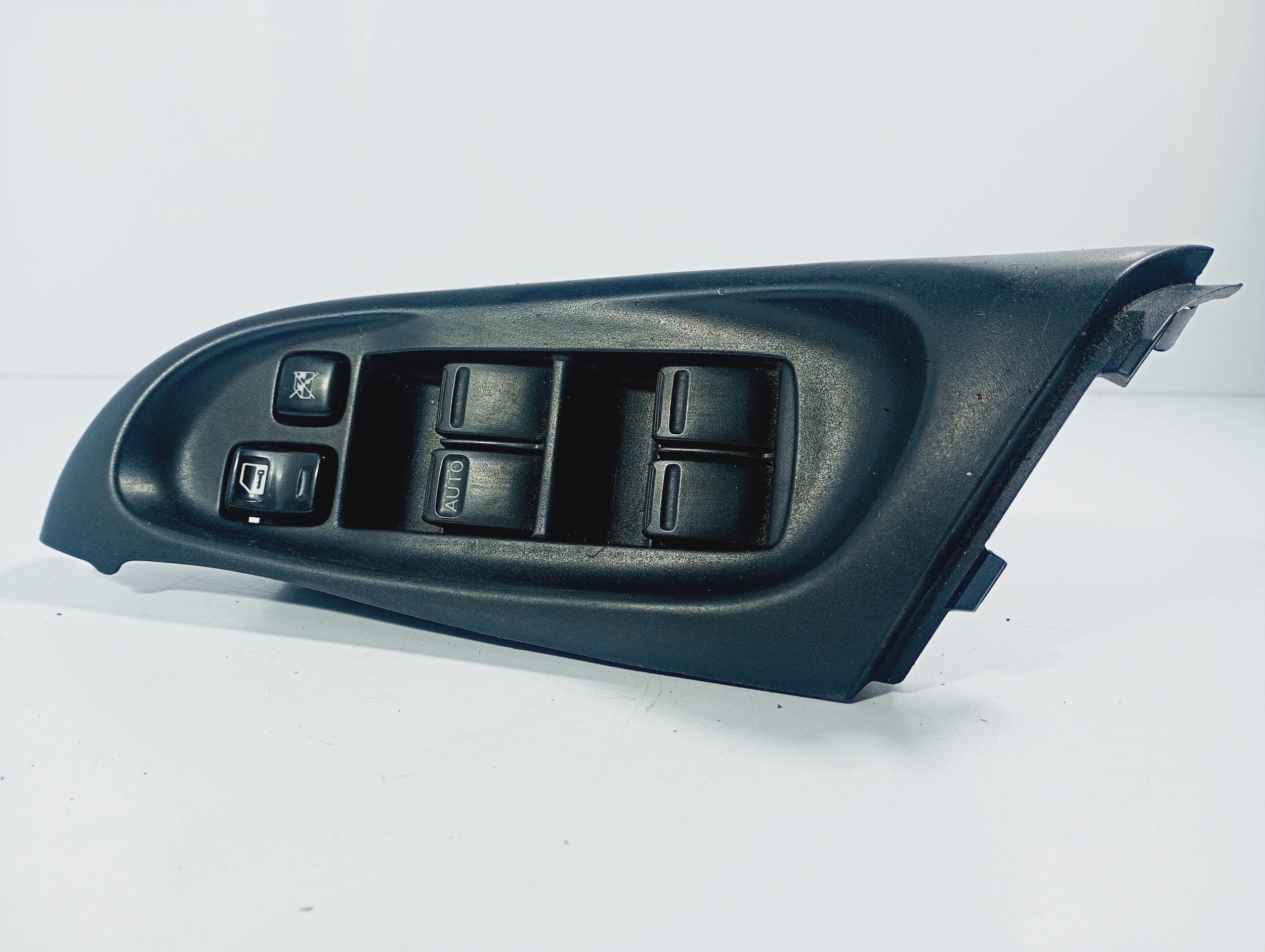 switch switch PANEL of the window left front Nissan Almera N16 00-06