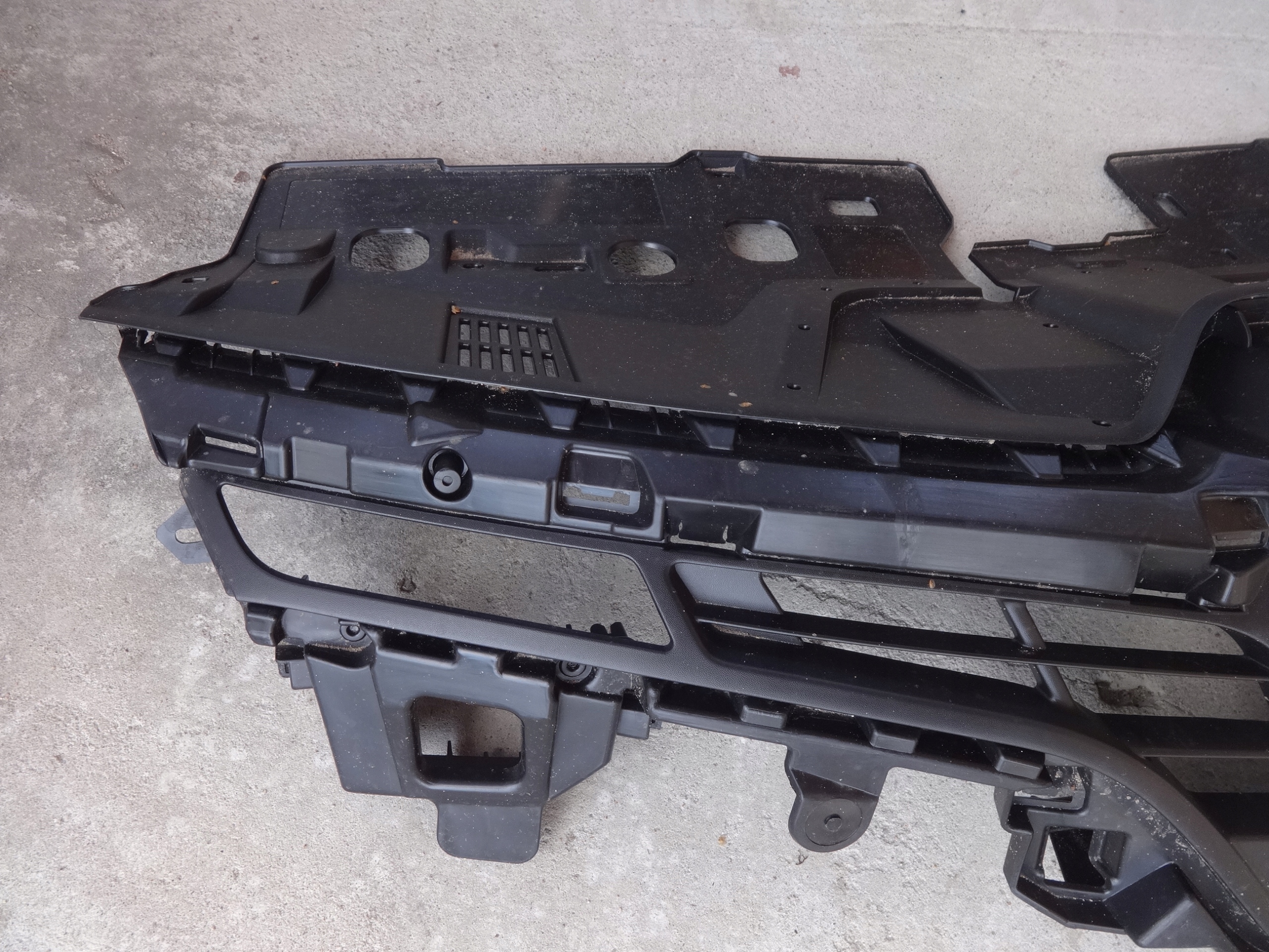 решетка радиатора renault CLIO IV 4 622563184R