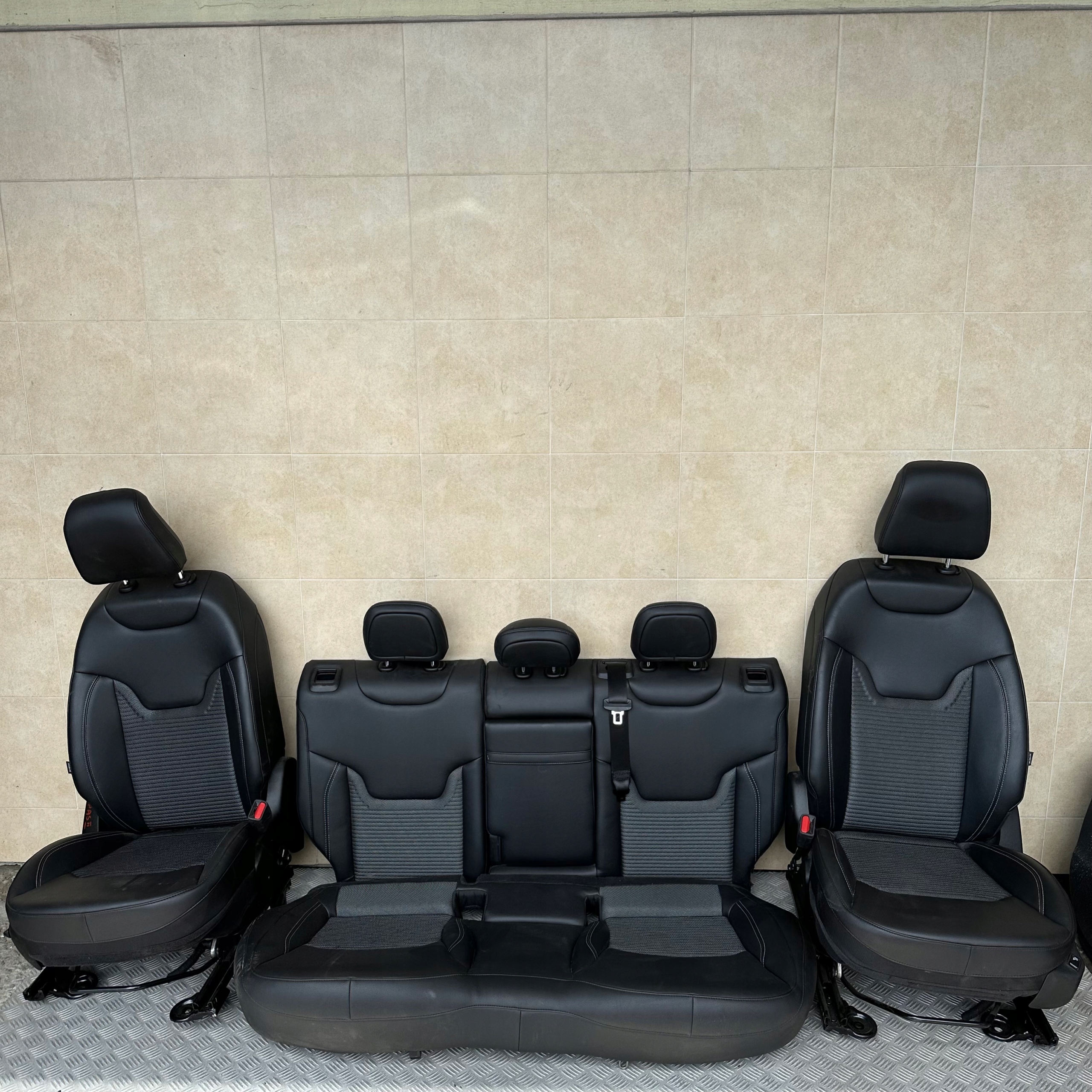 SITZE HALBLEDER JEEP COMPASS II 2021 ROK
