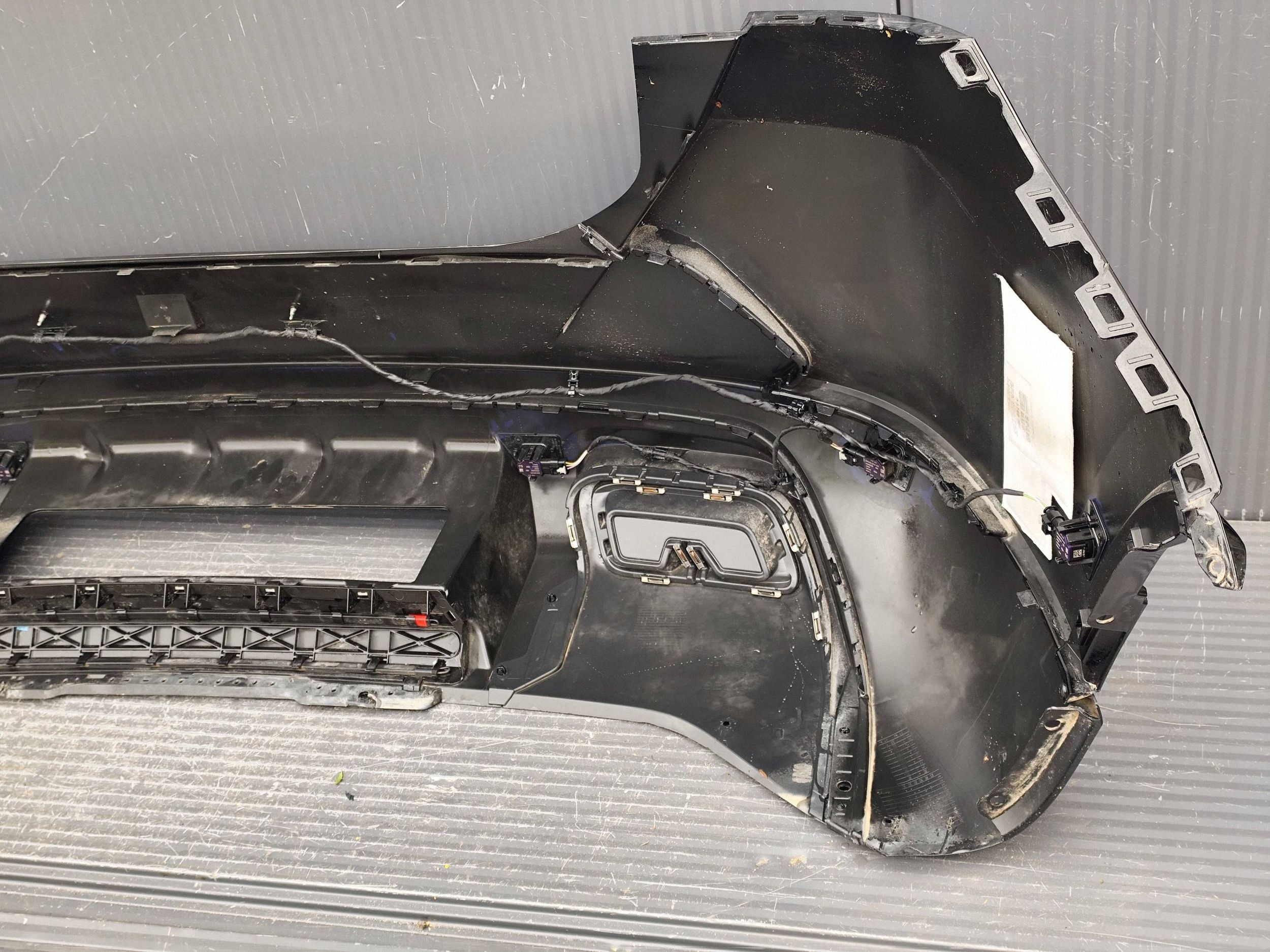 CUPRA FORMENTOR bumper rear 6xPDC complete DEMONTAZ