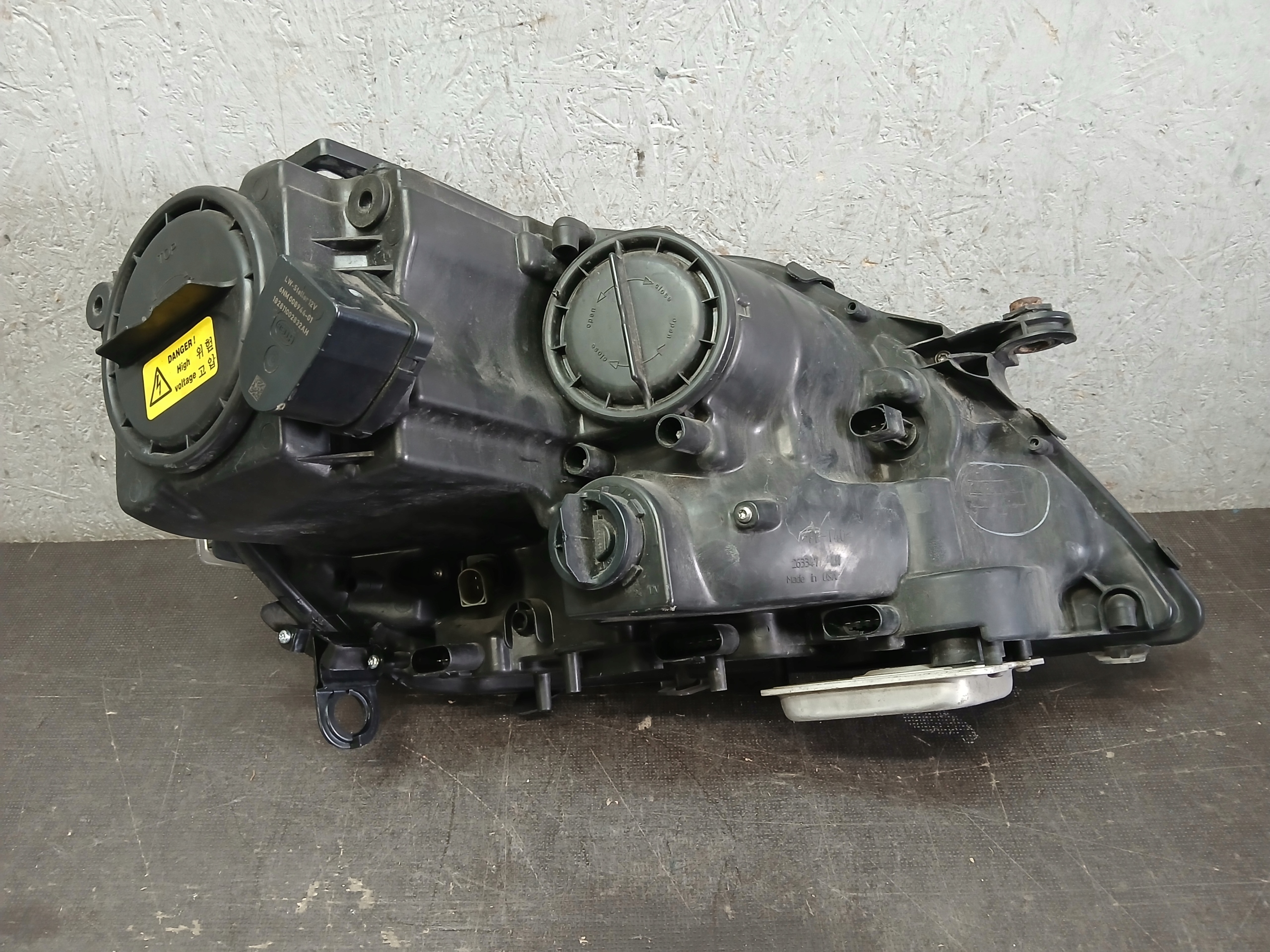light front left MERCEDES ML W164 LIFT XENON