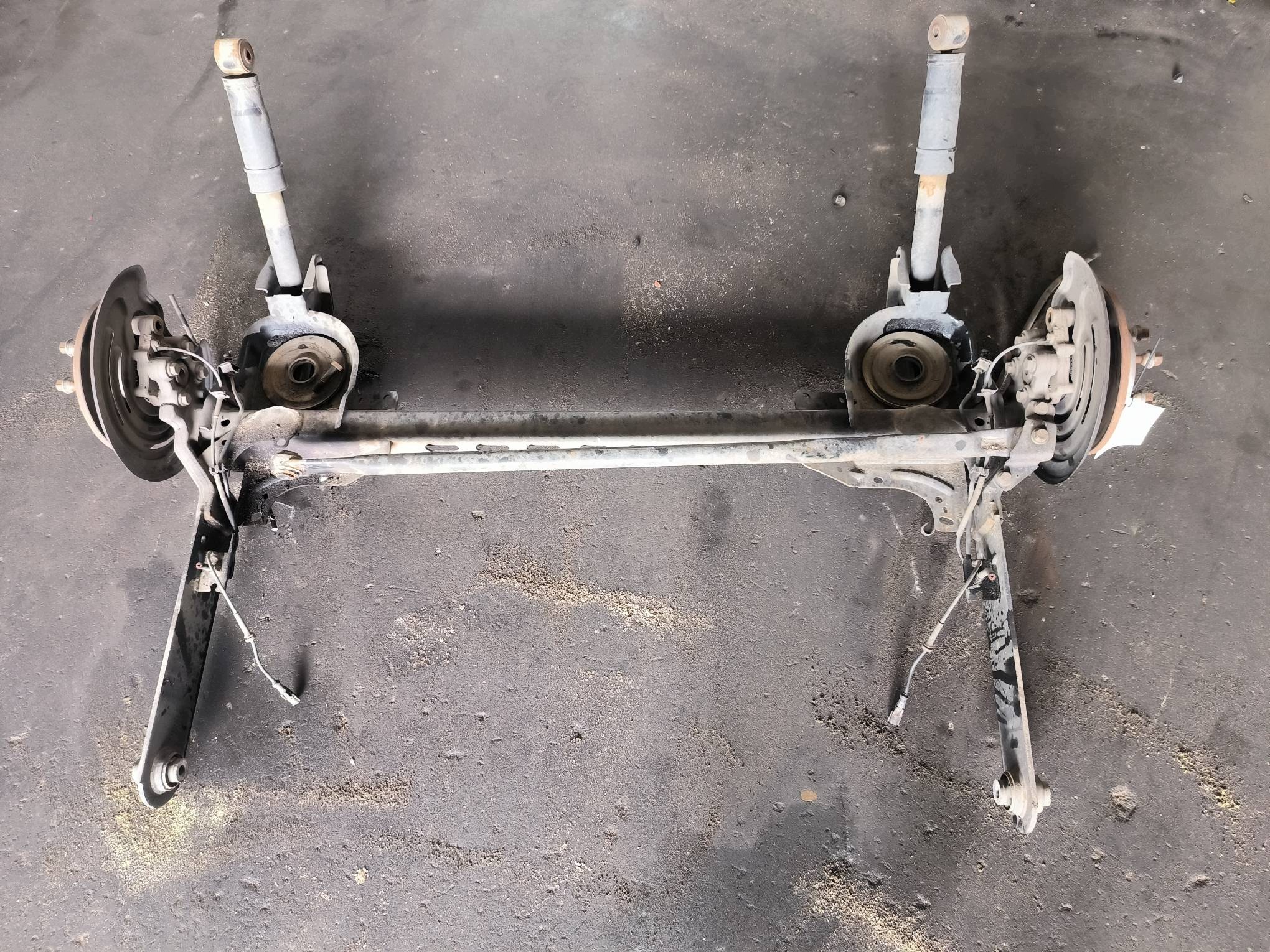 träger / Achsträger heck 555027019R OPEL VIVARO B