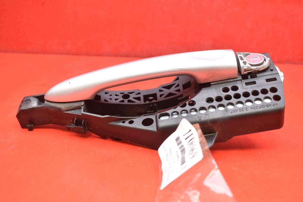 handle left front front SREBRNA 2.52.447 RENAULT CLIO 4 IV LIFT 16-19
