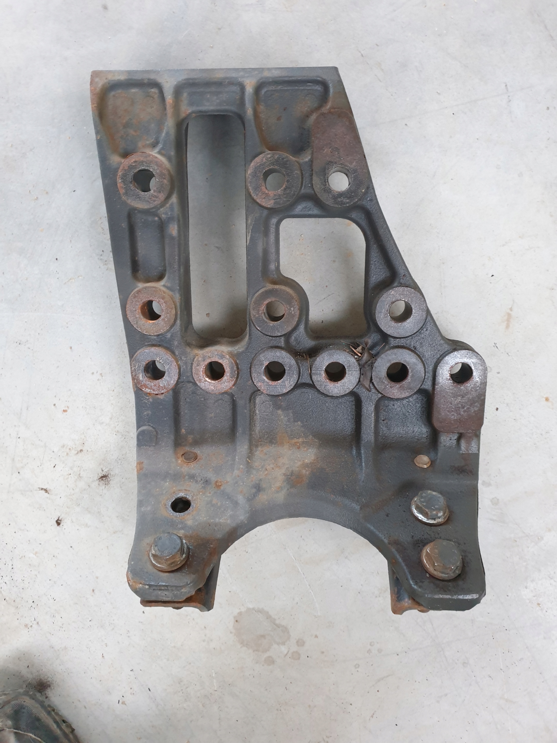 9603120233 - ACTROS MP4 КРІПЛЕННЯ ЛЮЛЬКИ БАЛКИ ПІД ЯЩИК