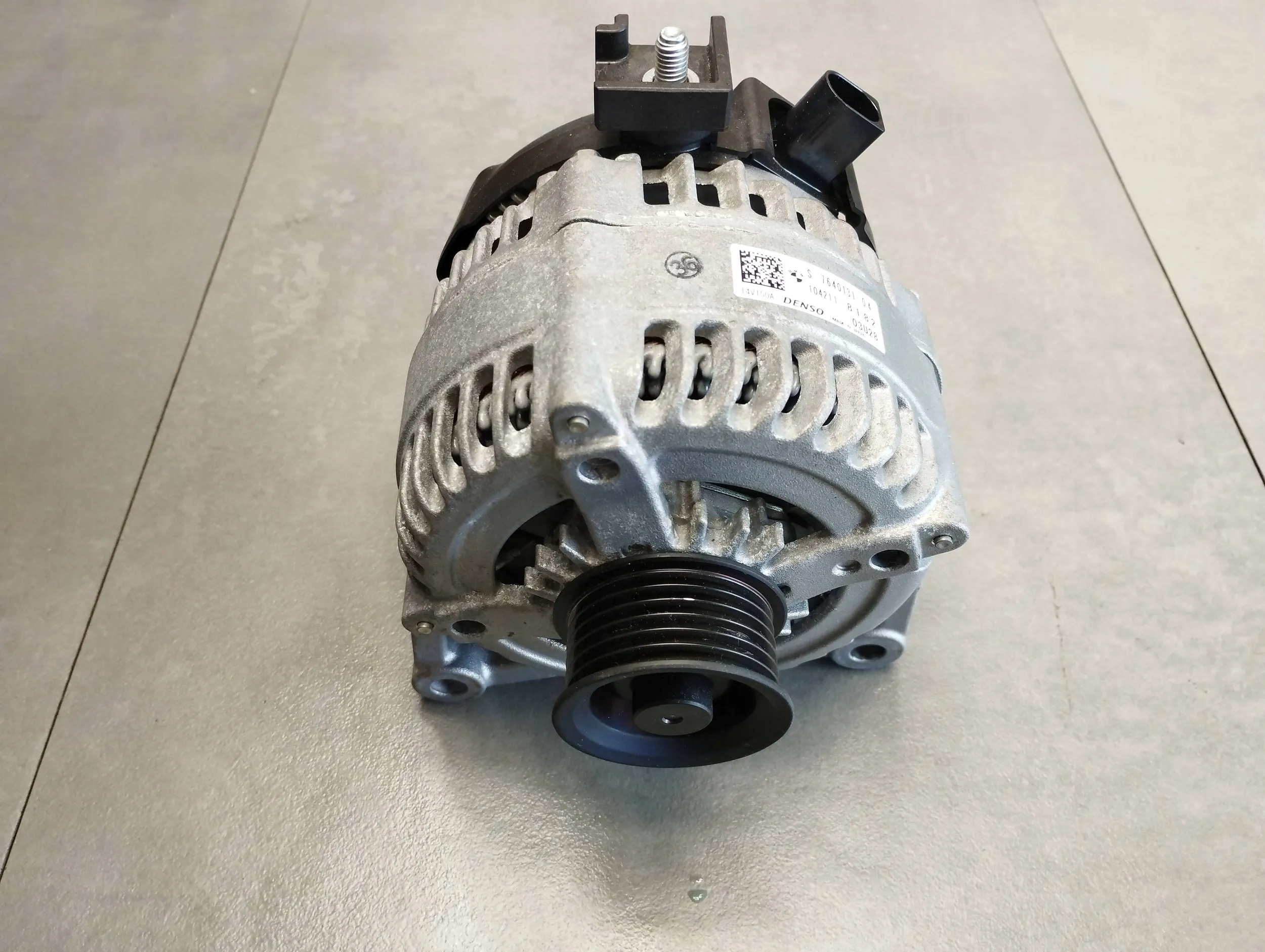 BMW X1 F48 2.0 D alternator 7640131