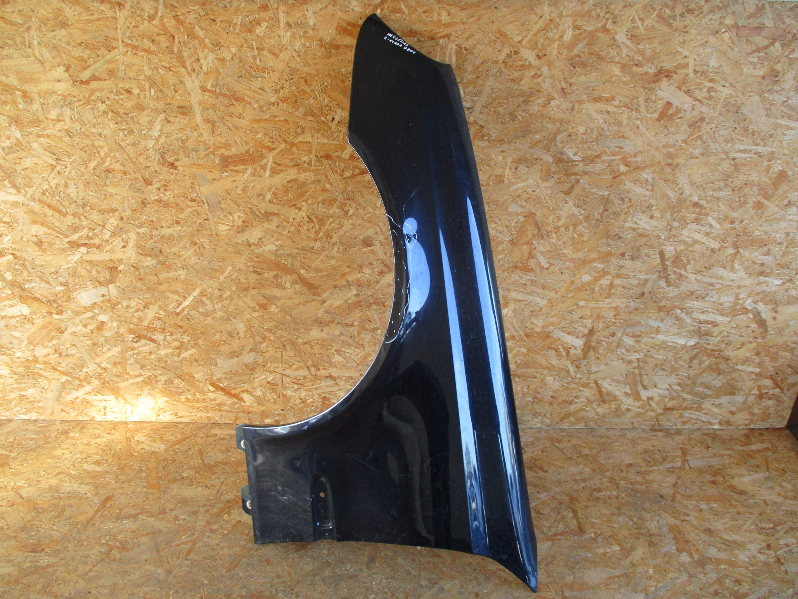 fender left front MERCEDES E KLASA W211