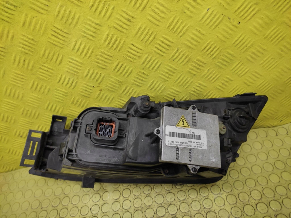 FORD MONDEO MK3 REFLEKTOR light right front 0301174672