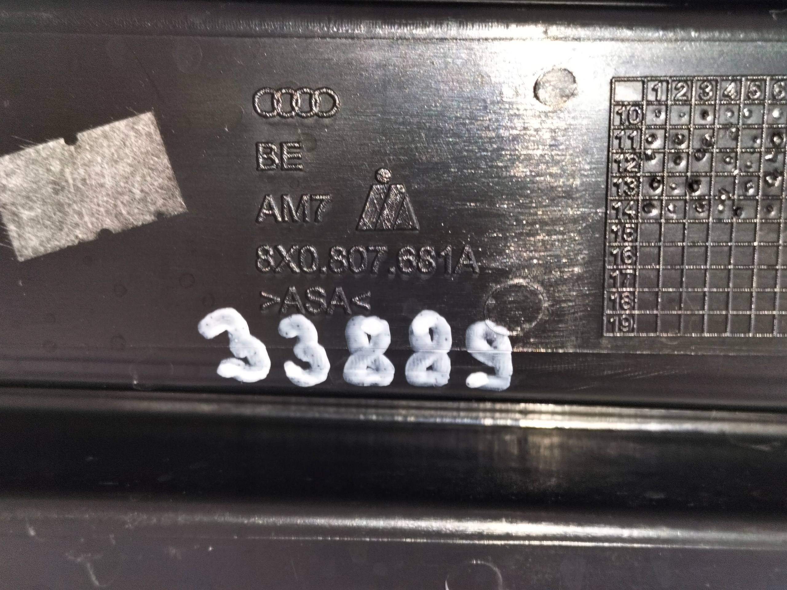 grille grid of a bumper front left AUDI A1 8X0 10-15