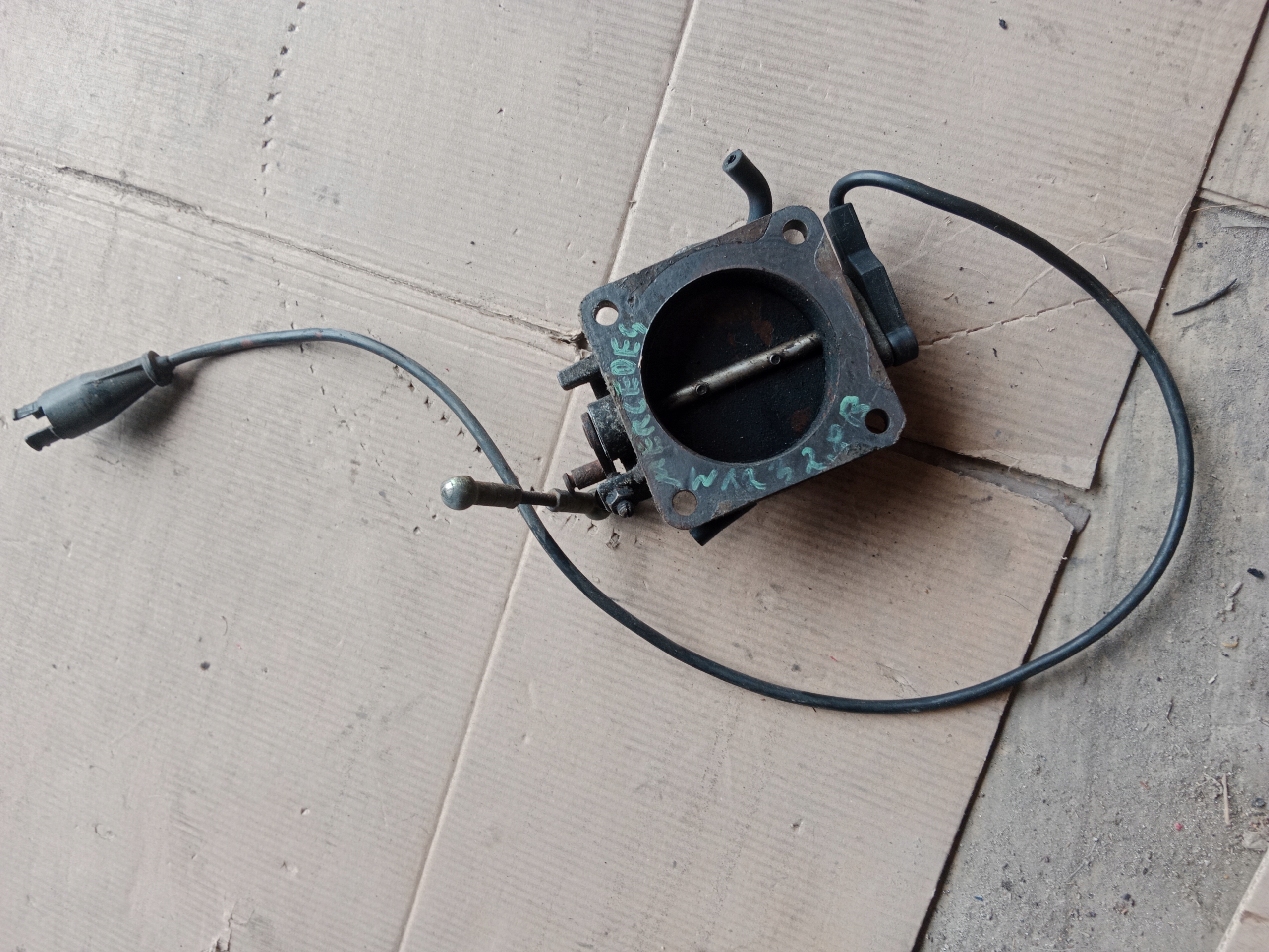 Valvola a farfalla MERCEDES W123 280 CE 0021409053