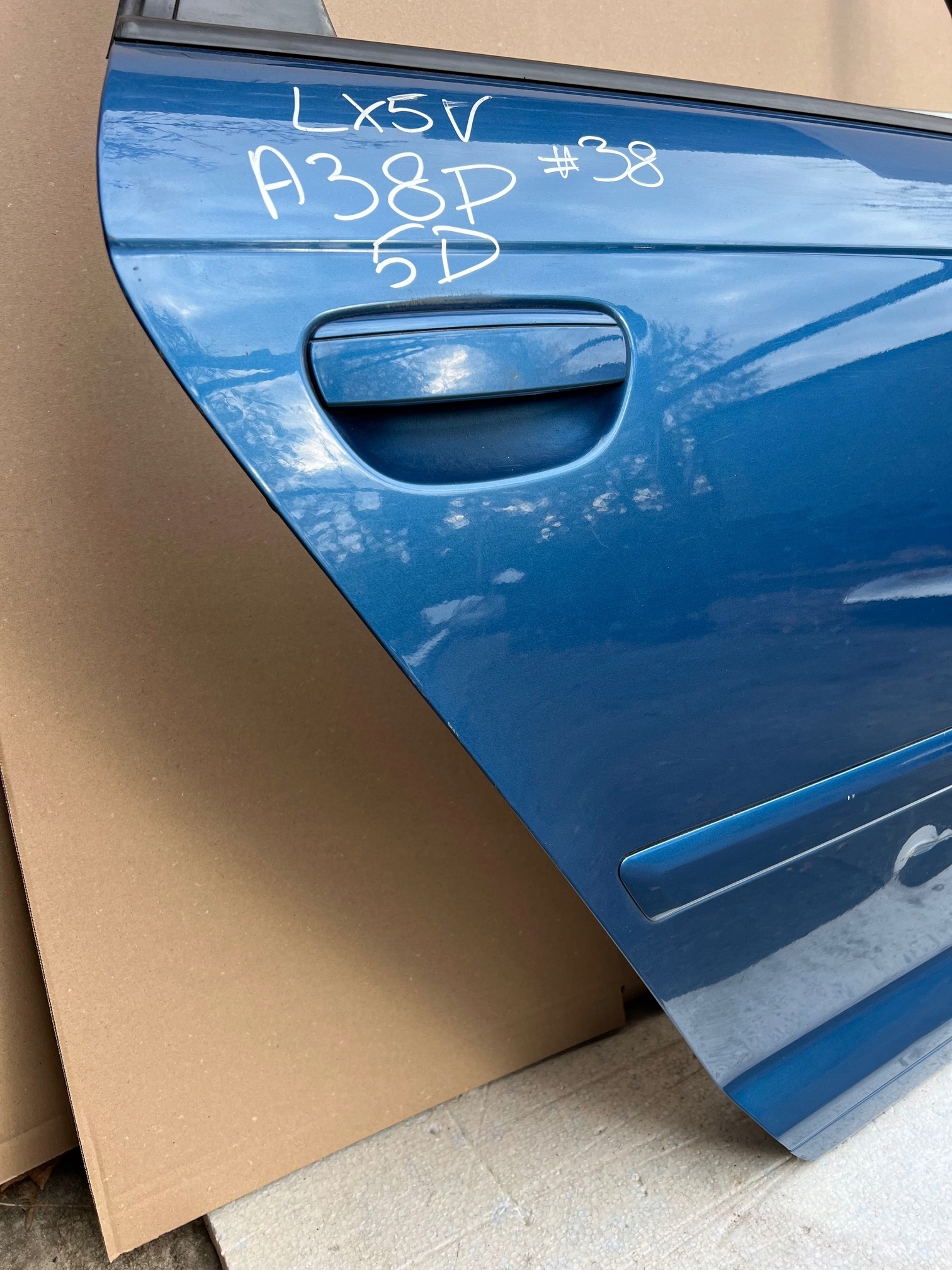 AUDI A3 8P 5D door right rear. right rear part LX5V
