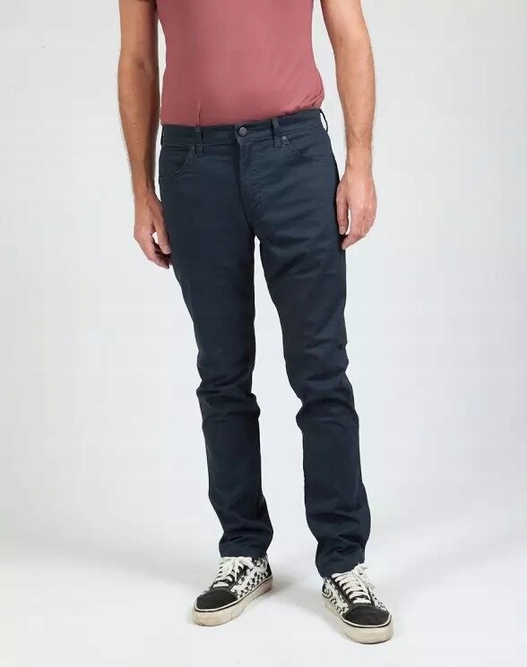 WRANGLER GREENSBORO SPODNIE MATERIAŁOWE W34 L30 Marka Wrangler