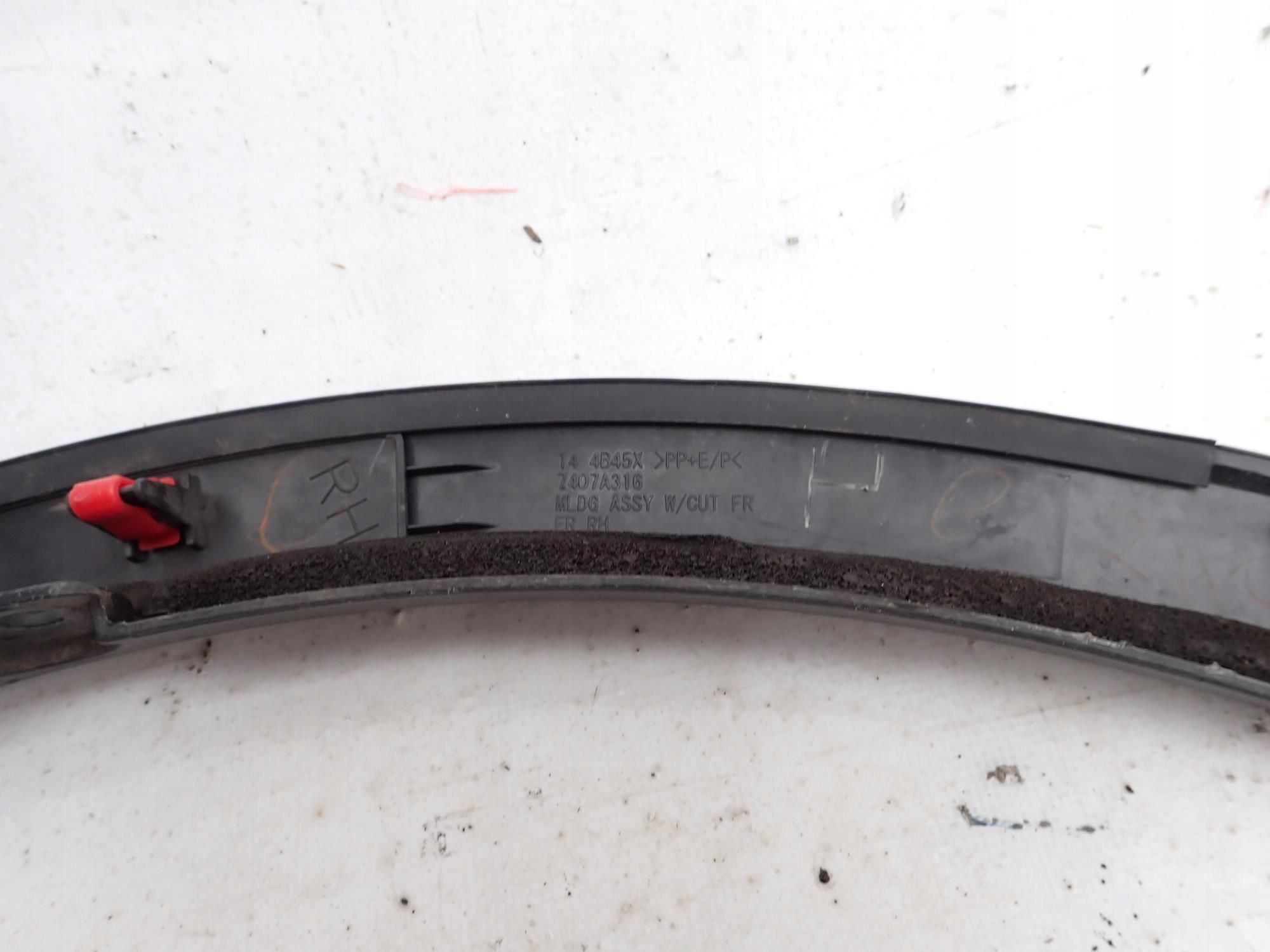 MITSUBISHI OUTLANDER III 3 12-22 moulding cap right front