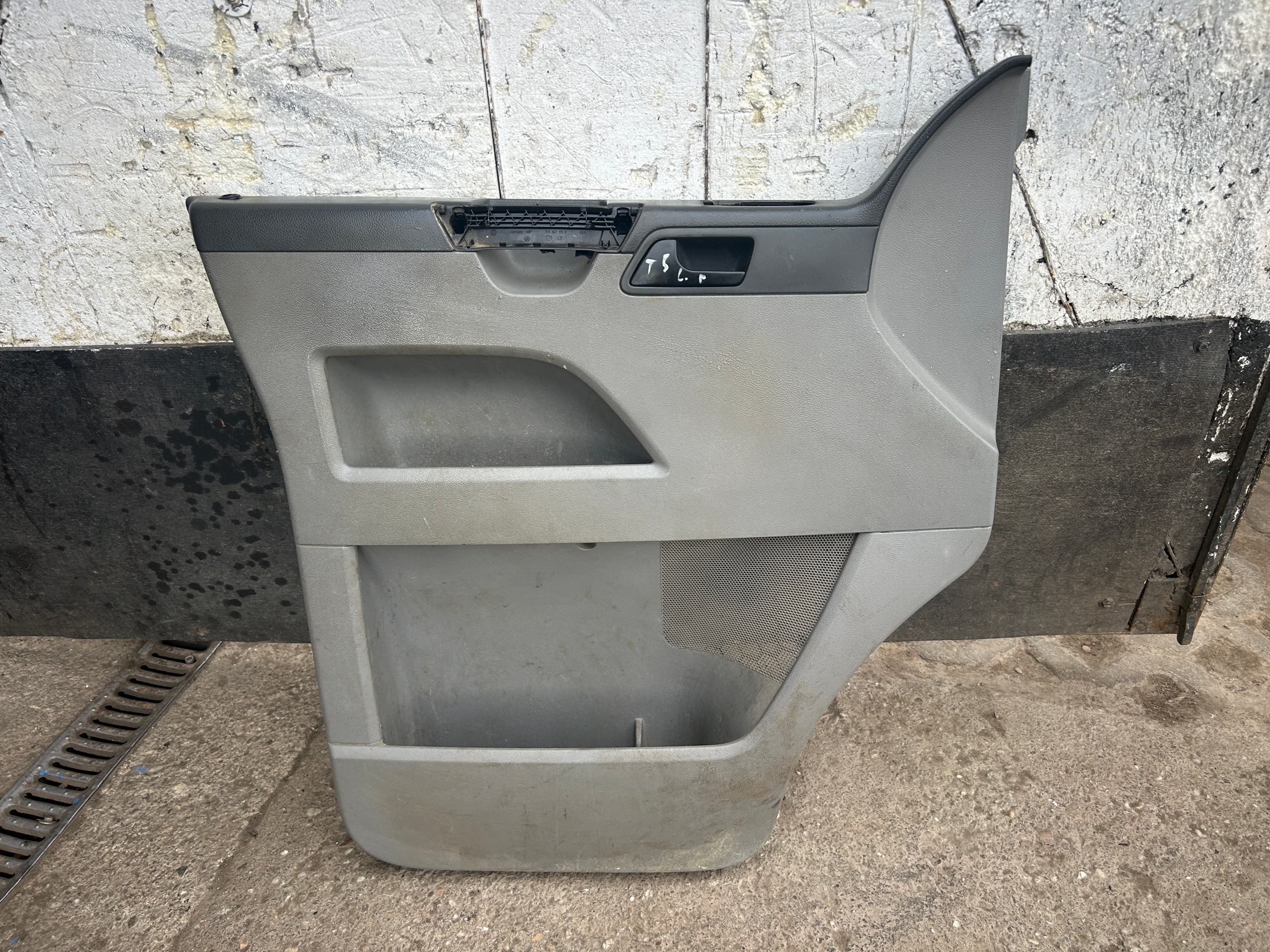 VW T5 bok vrata lijevi prednji dio 7H0867103